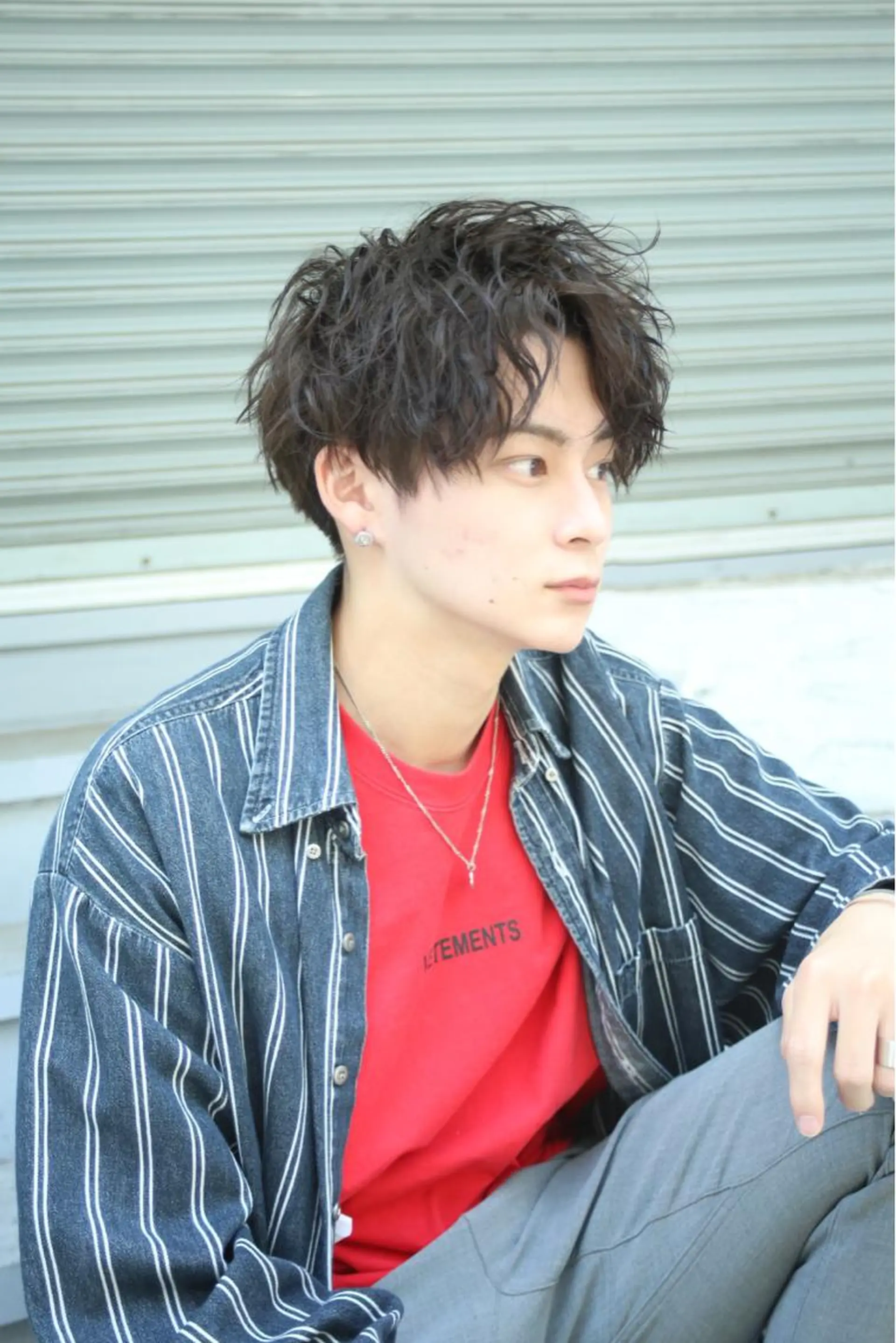 ショート カラー パーマ ヘアアレンジ メンズ アップバング メンズブリーチ センターパート ダウンパーマ フェードカット カット トリートメント ヘッドスパ ヘアセット 【メンズヘアの匠】 タニ　心斎橋　アメ村のヘアスタイル