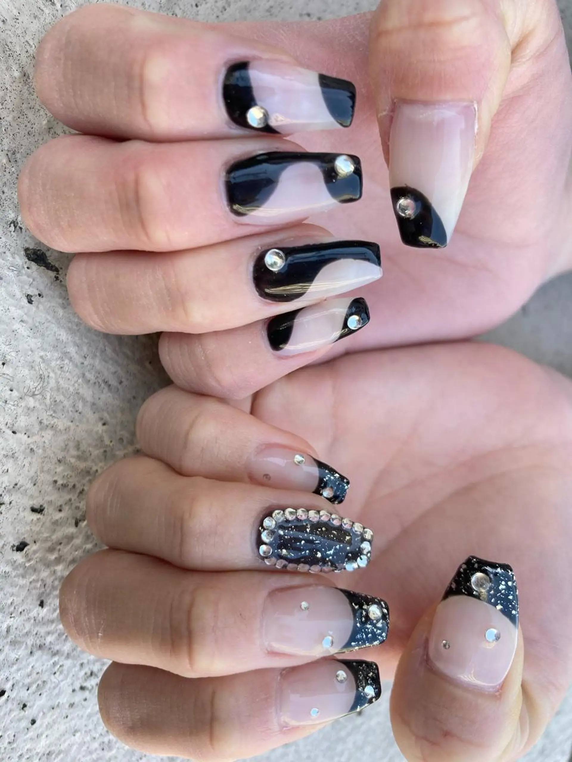 セミロング ネイル ハンドネイル フットネイル ✴︎ Delightのネイルデザイン