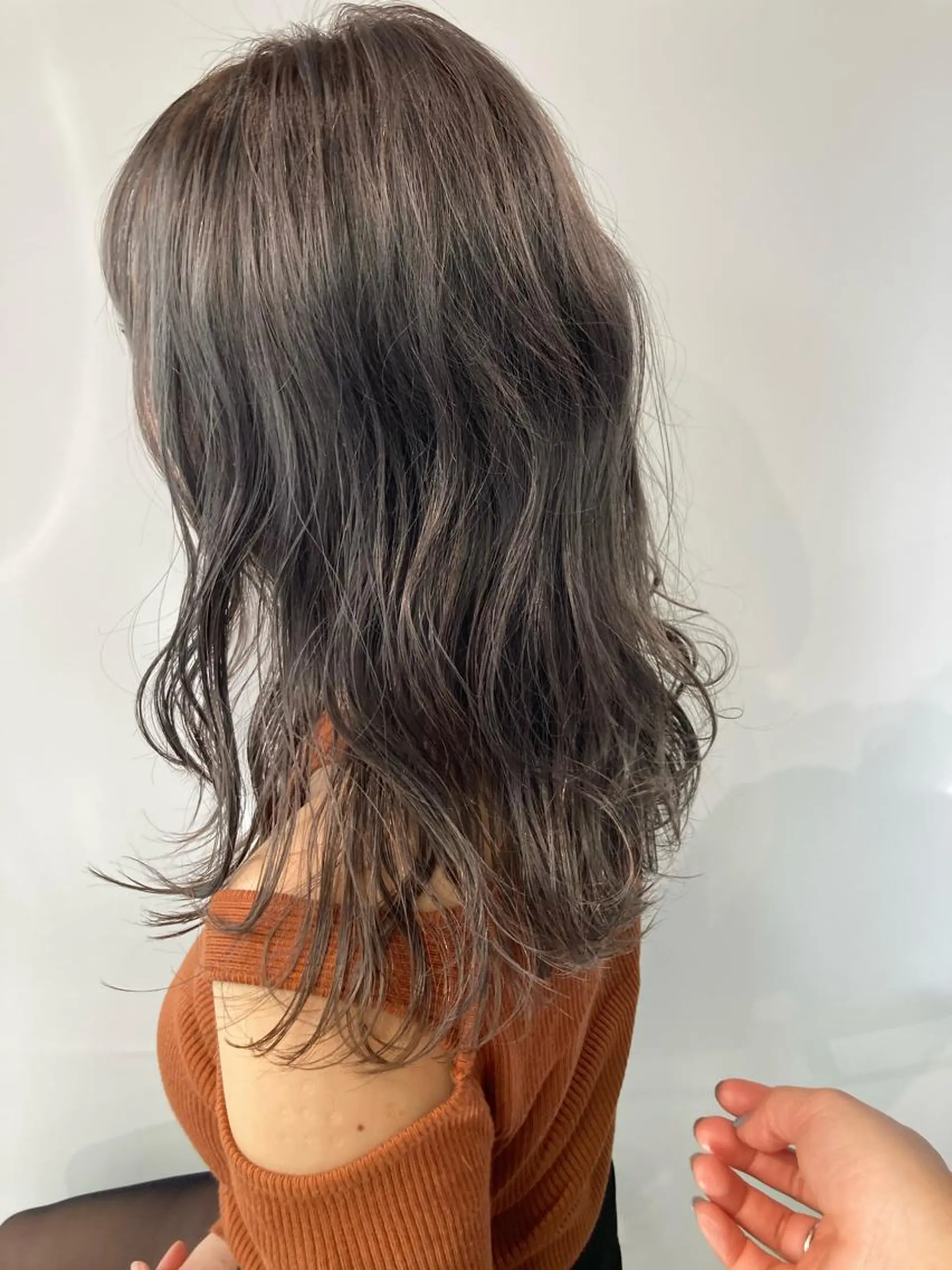 セミロング カラー グレージュ 佐伯 和佳のヘアスタイル