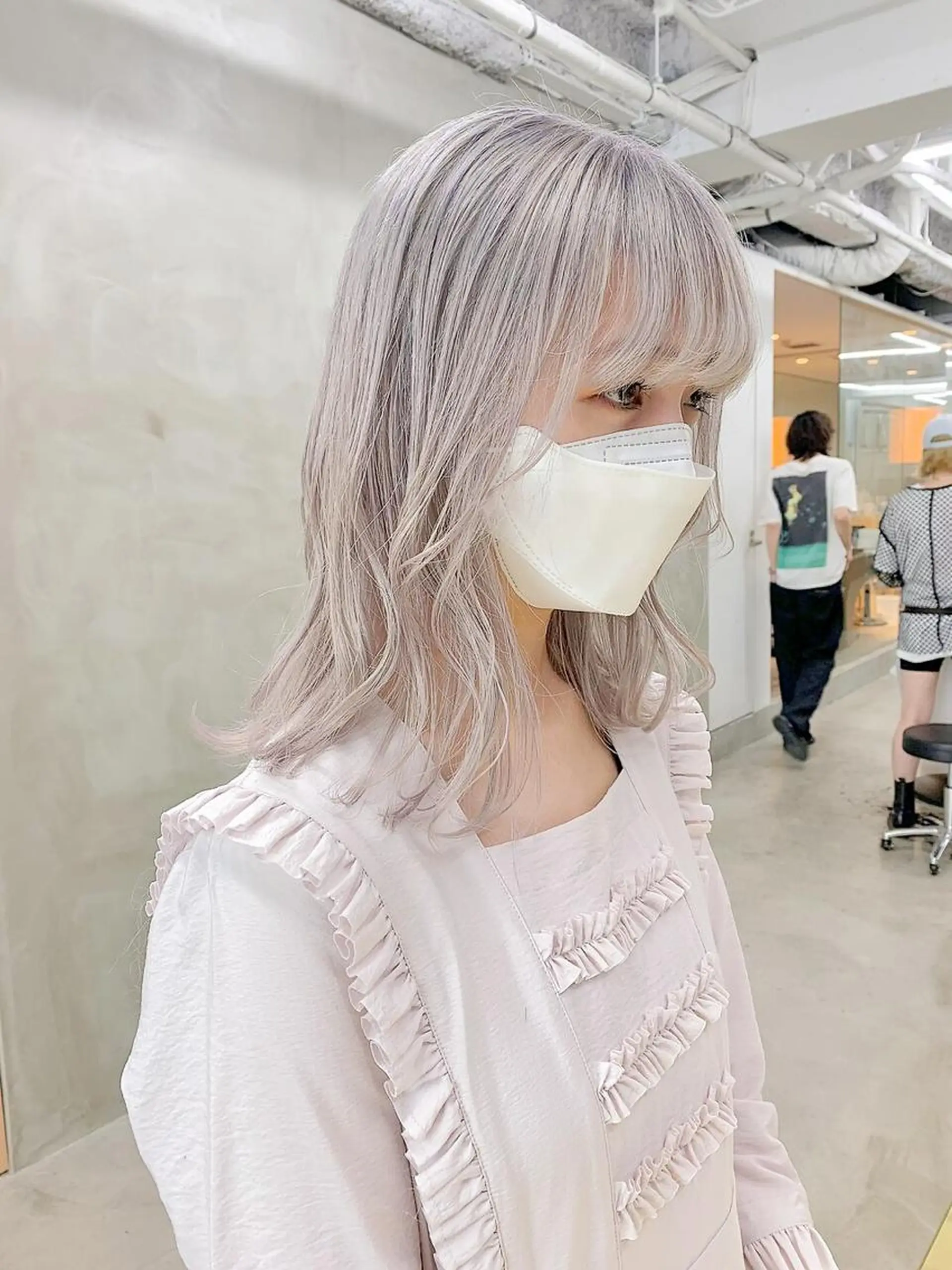 ミディアム カラー パーマ ヘアアレンジ メンズ ミディアムパーマ メンズバレイヤージュ メンズブリーチ センターパート フェードカット ヘアカラー トリートメント ハイトーン/レイヤー 🌸さくらのヘアスタイル