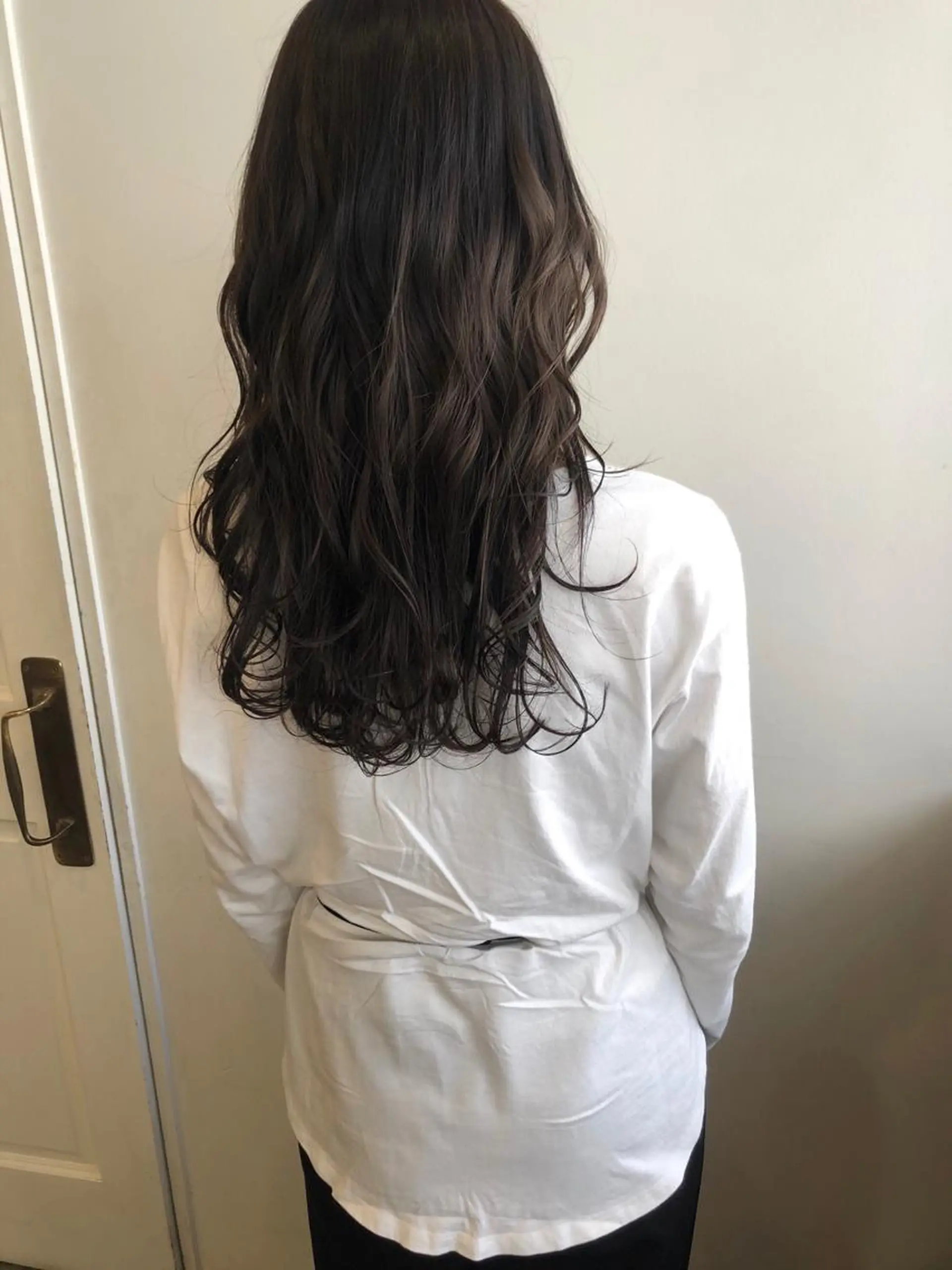 ロング カラー カット ヘアカラー トリートメント MIOベージュカラー 柔らかいカラーのヘアスタイル