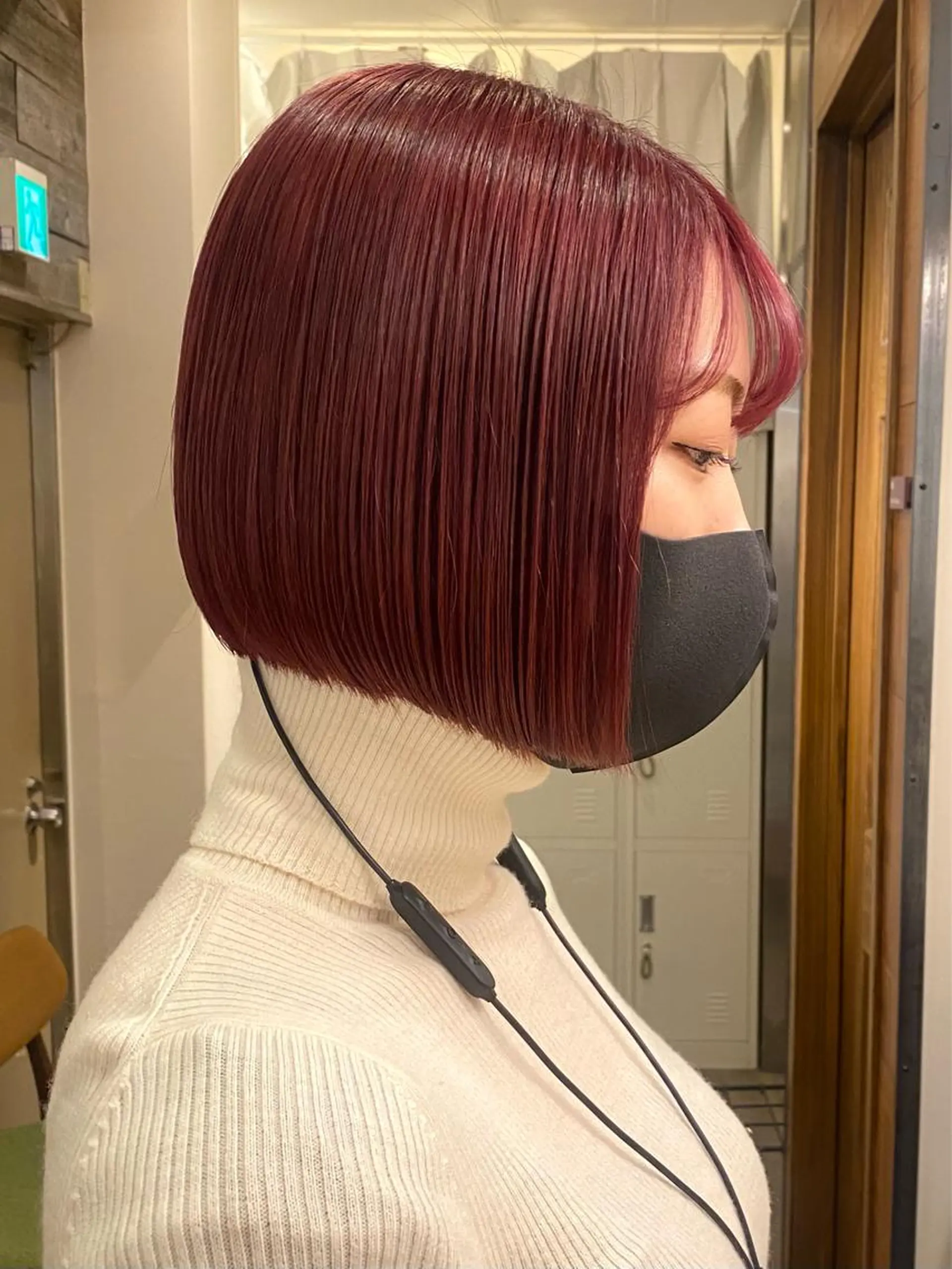 ミディアム カラー 切りっぱなしボブ ピンクカラー ボブ ANNA ／艶髪／ハイトーンのヘアスタイル