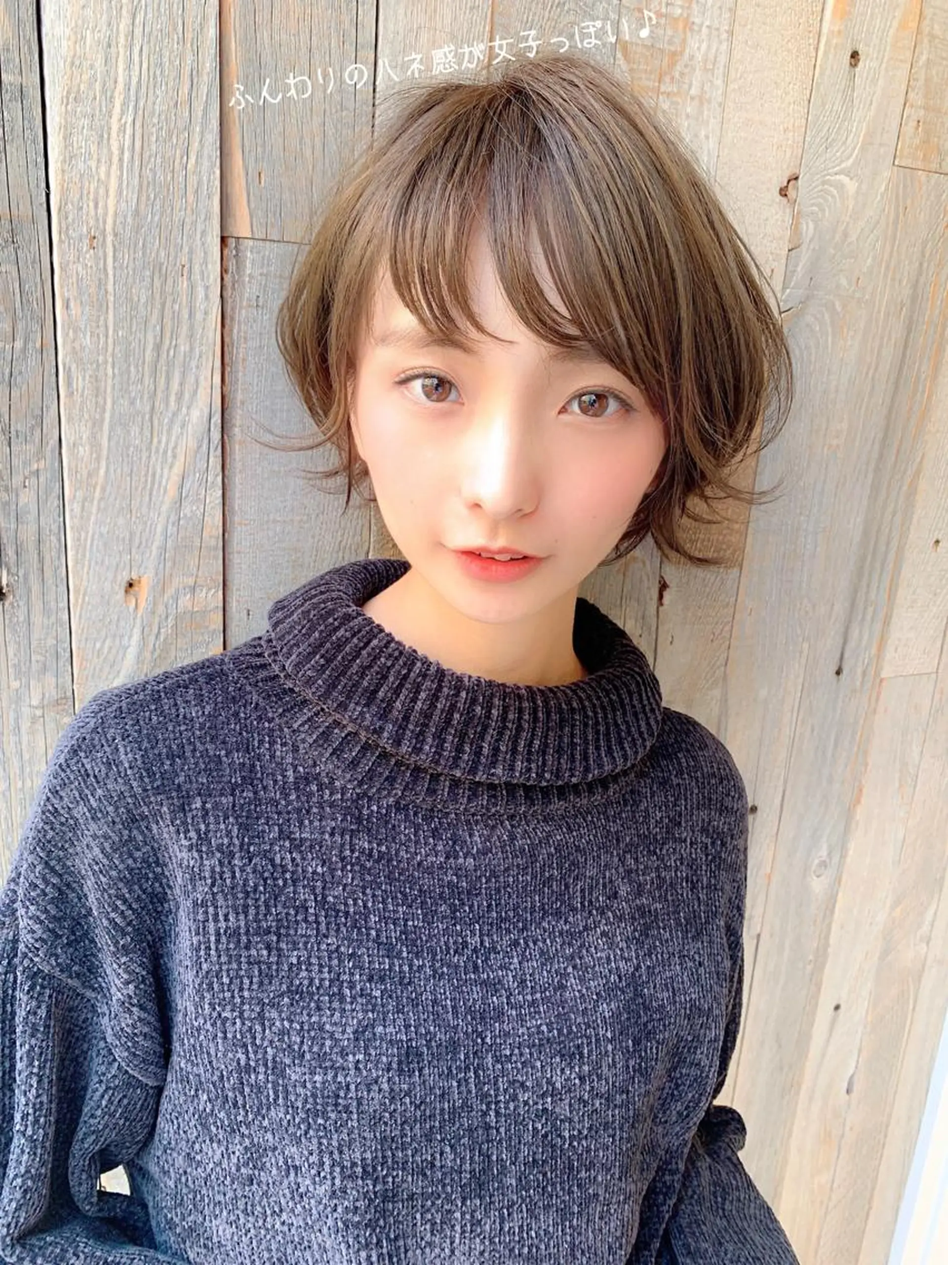 ショート カラー パーマ ベージュカラー ミルクティーベージュ ショートヘア 外ハネヘア 大人かわいい💍🤍 ボブ/ショートボブのヘアスタイル