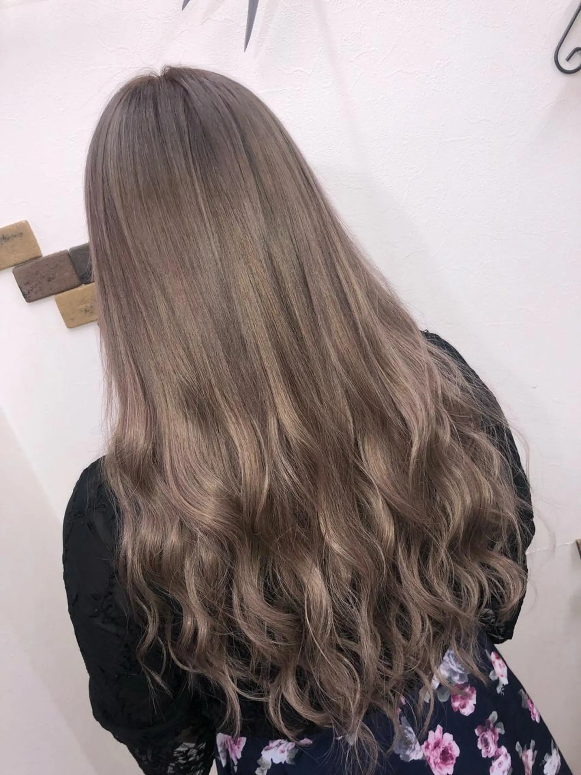 ロング カラー グレージュ ヘアカラー トリートメント エクステ MAKO ❤️‍🔥NEXTのヘアスタイル