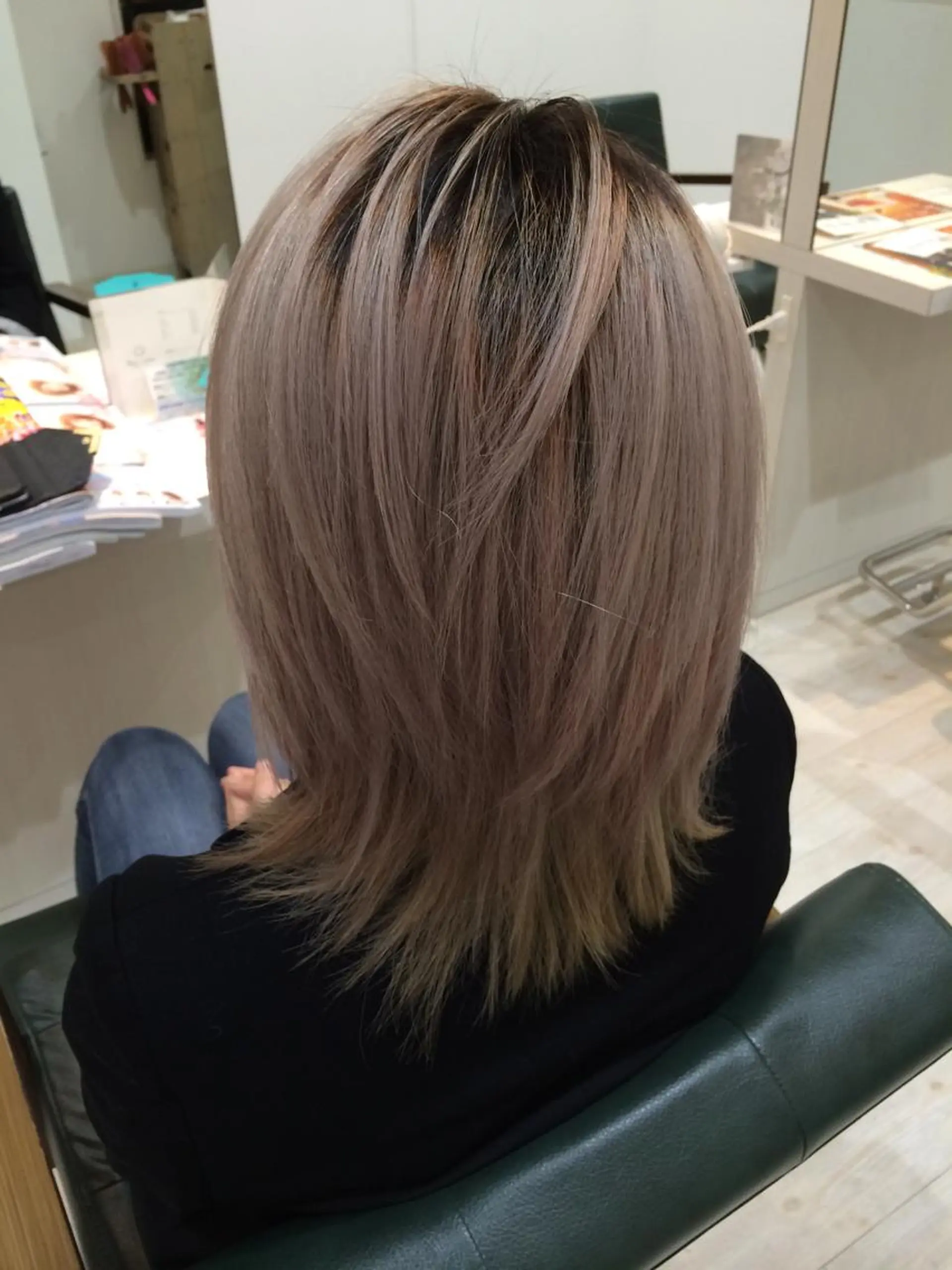 ミディアム カラー シルバー 岡崎/髪質改善/ ハイトーン/鈴木進のヘアスタイル