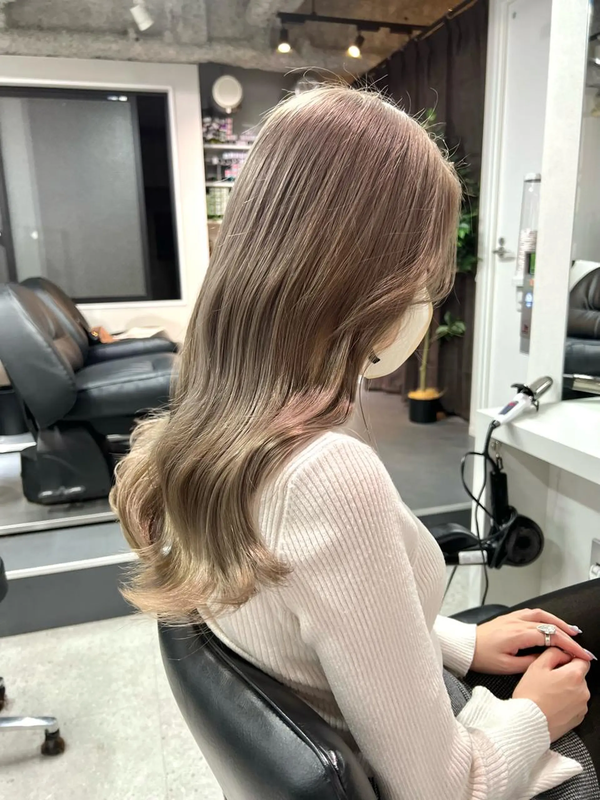 ロング カラー ヘアカラー トリートメント ハイトーン&髪質改善 ＆韓国エクステ🤎のヘアスタイル