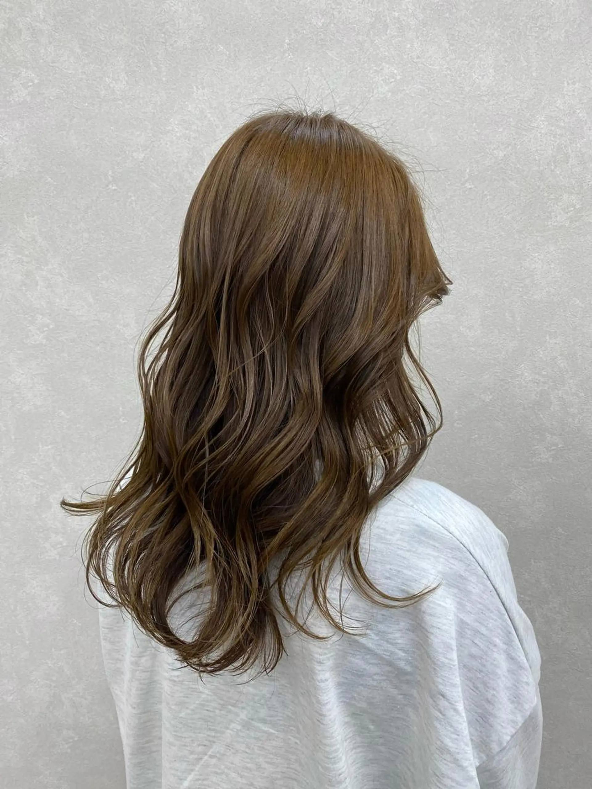 ロング カラー アッシュ ベージュカラー full bloom所属・宮﨑 舞のヘアスタイル