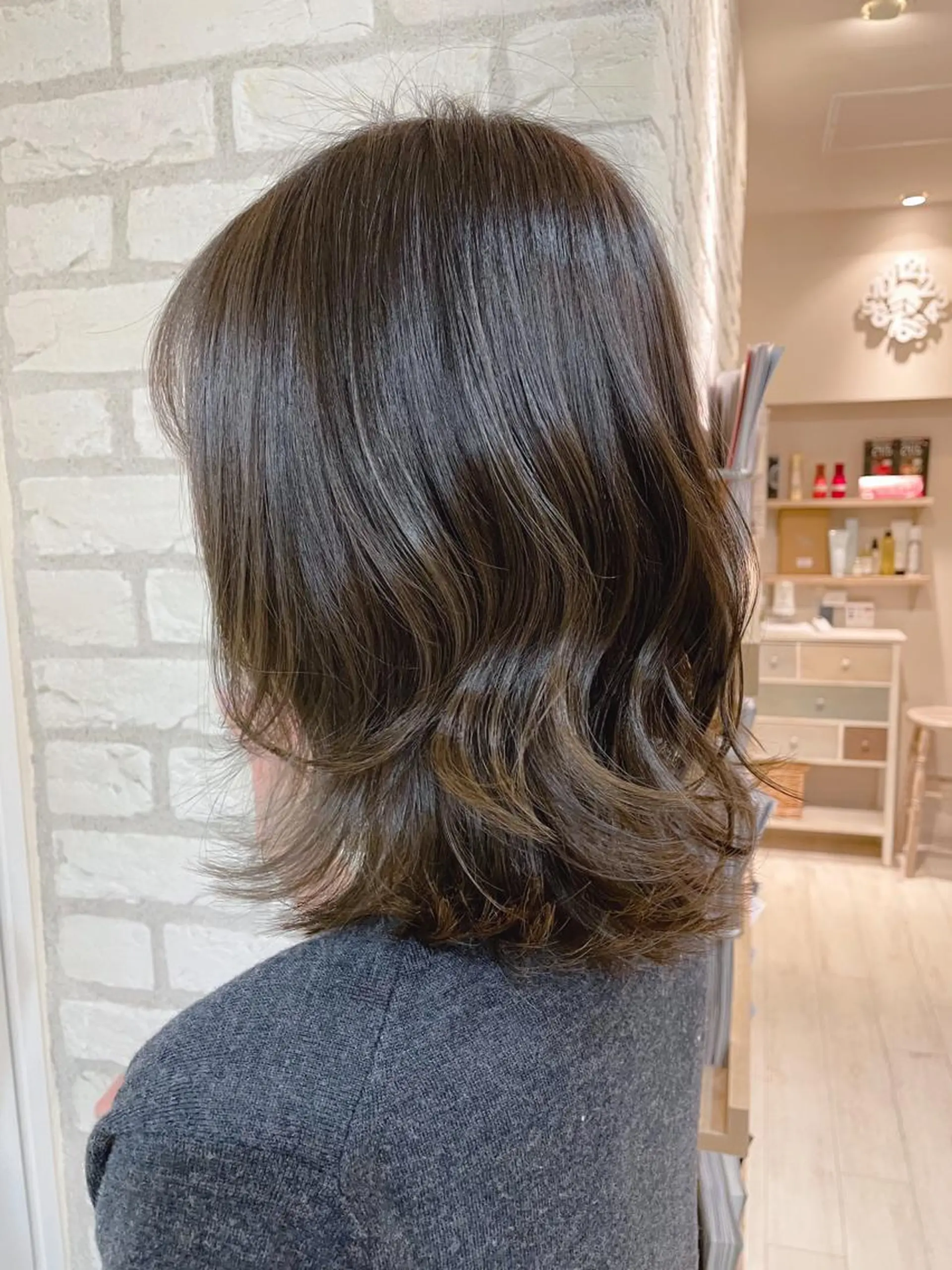 ミディアム カラー グレージュ ハイライトカラー ハイライト カット ヘアカラー トリートメント 清水 有実子のヘアスタイル