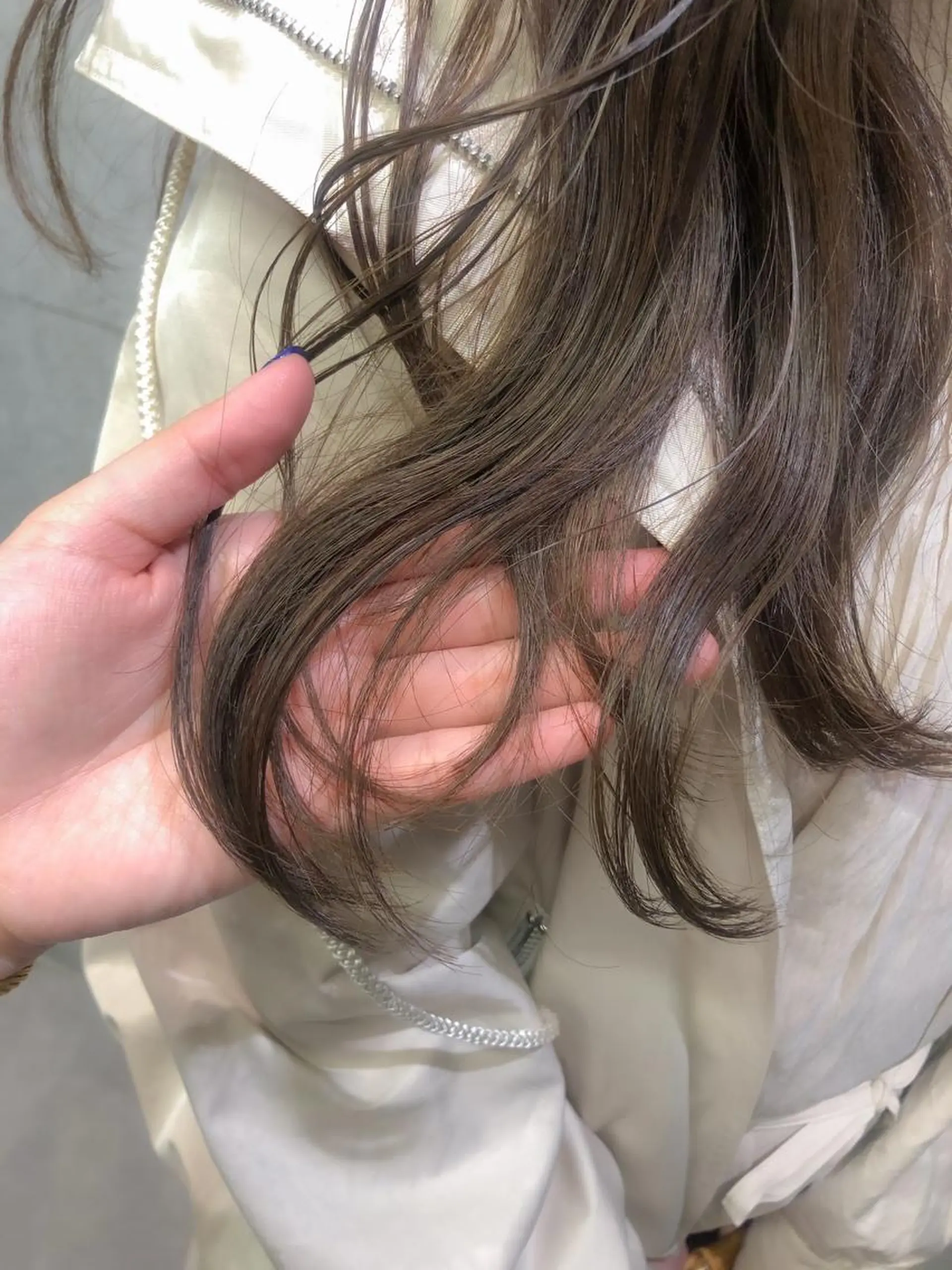 セミロング カラー ヘアアレンジ アッシュ ベージュカラー イルミナカラー rii-🩰 トレンド韓国ヘアのヘアスタイル