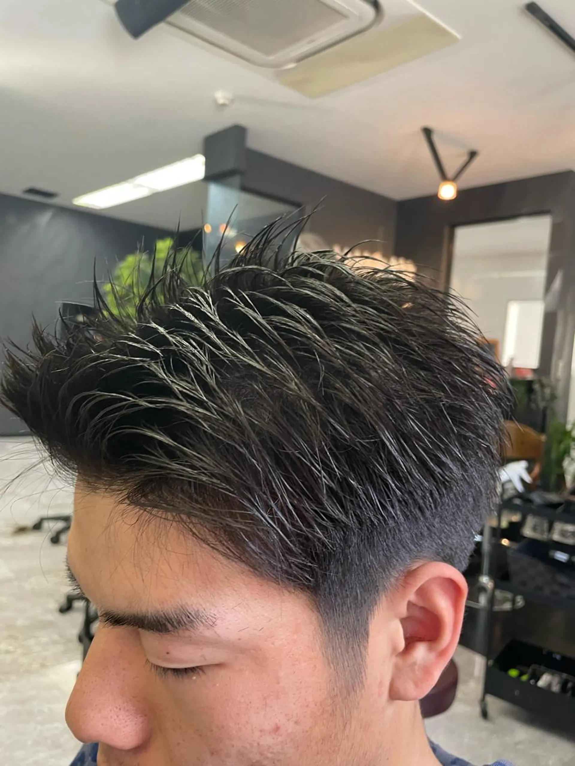 ショート メンズ メンズブリーチ メンズハイトーン ショートヘア 縮毛矯正 トリートメント 篠原 侑作のヘアスタイル