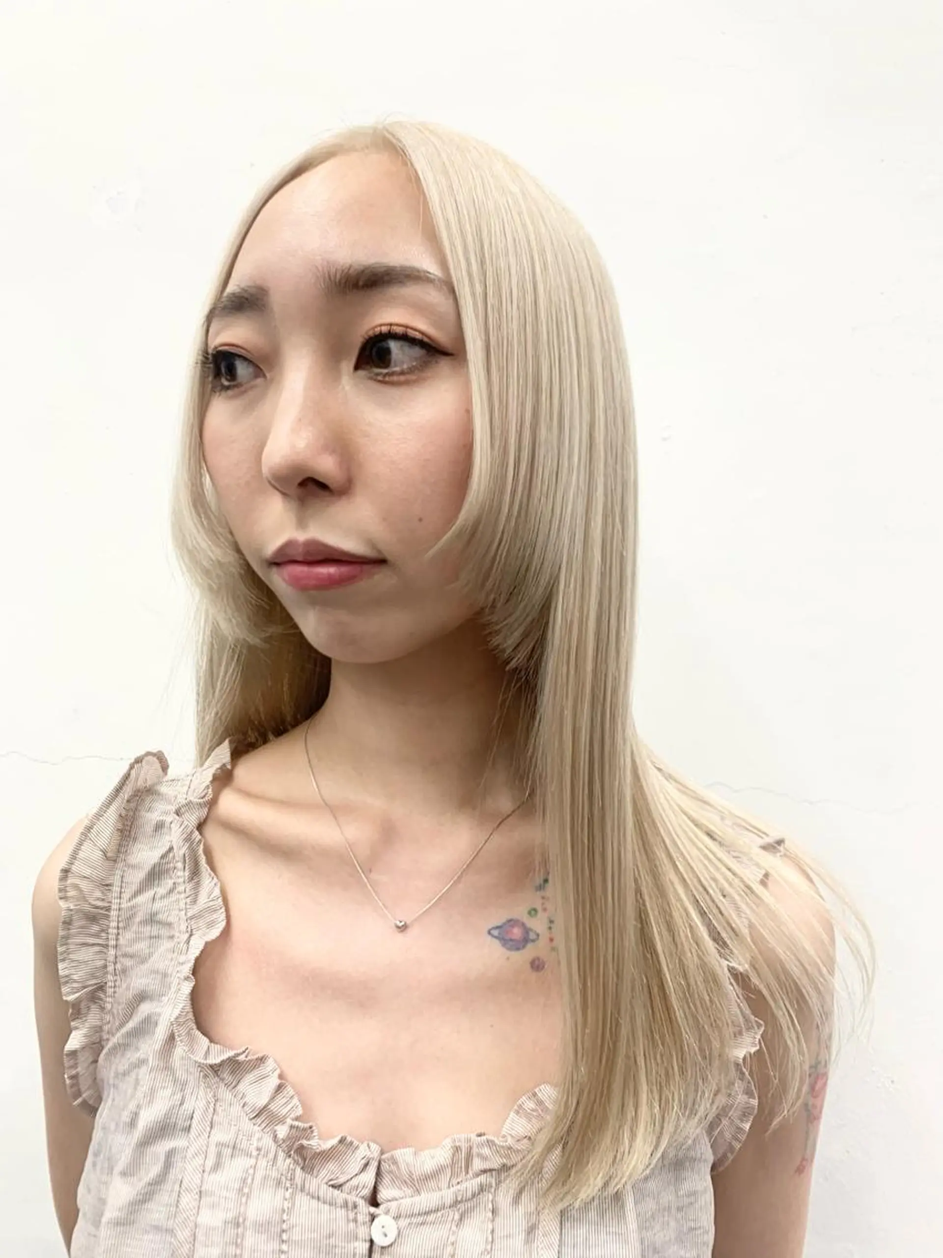 ミディアム カラー ヘアアレンジ ブリーチ ブロンド ケアブリーチ ハイトーンカラー 髪質改善 ヘアカラー トリートメント HARU//原宿🤍 リピート率NO.1のヘアスタイル