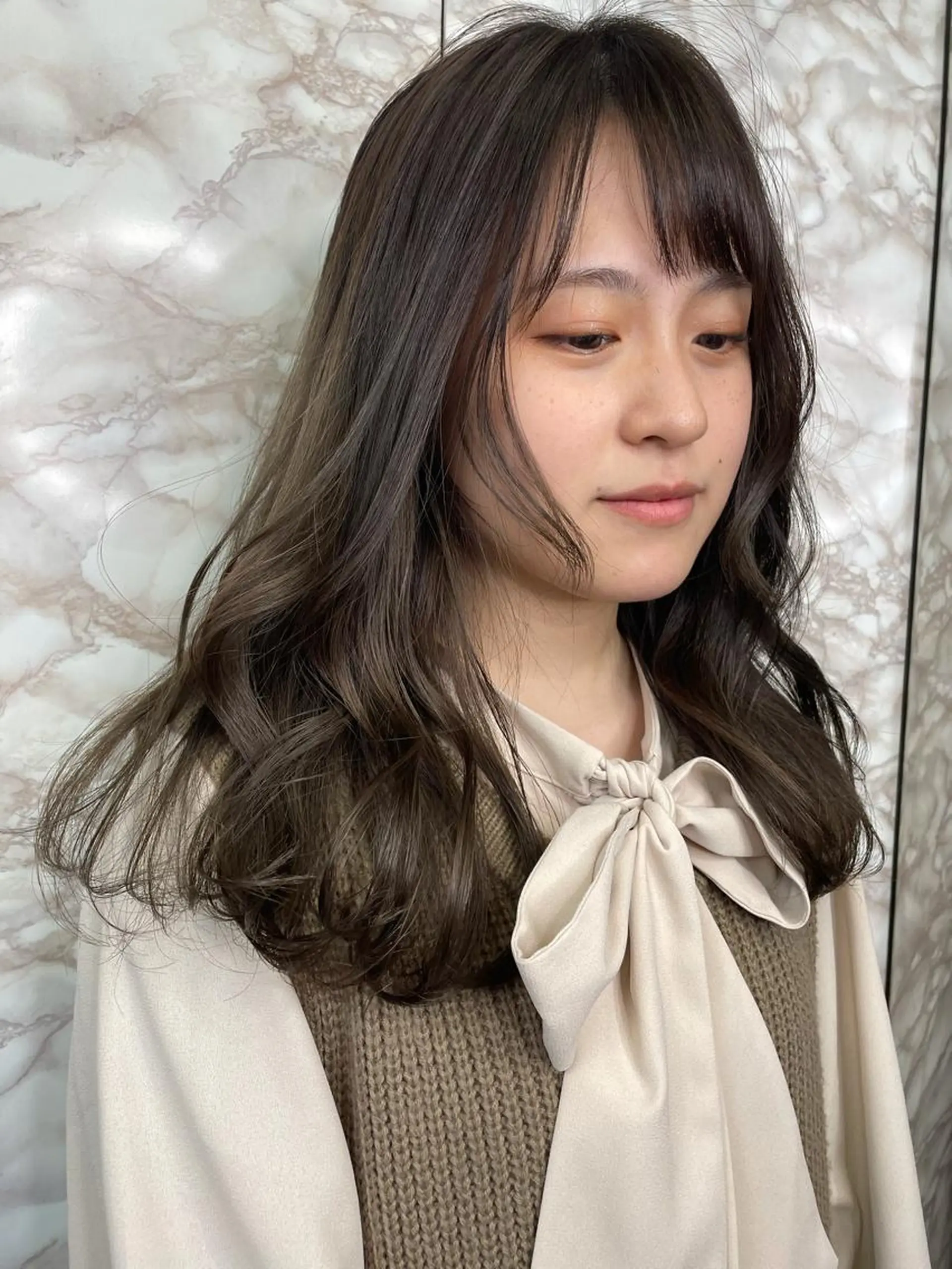 セミロング カラー YEAU　PLUS所属・極上の艶髪 RINAのヘアスタイル