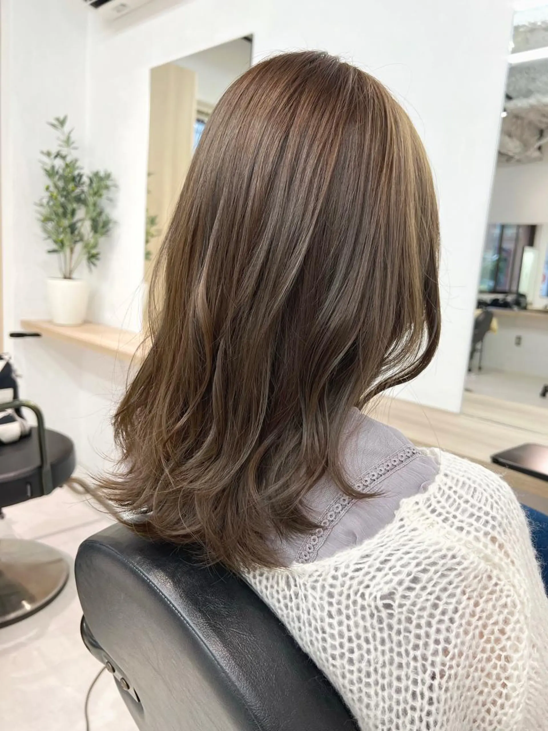 ミディアム カラー lar 立川南口所属・砂岡 里奈のヘアスタイル