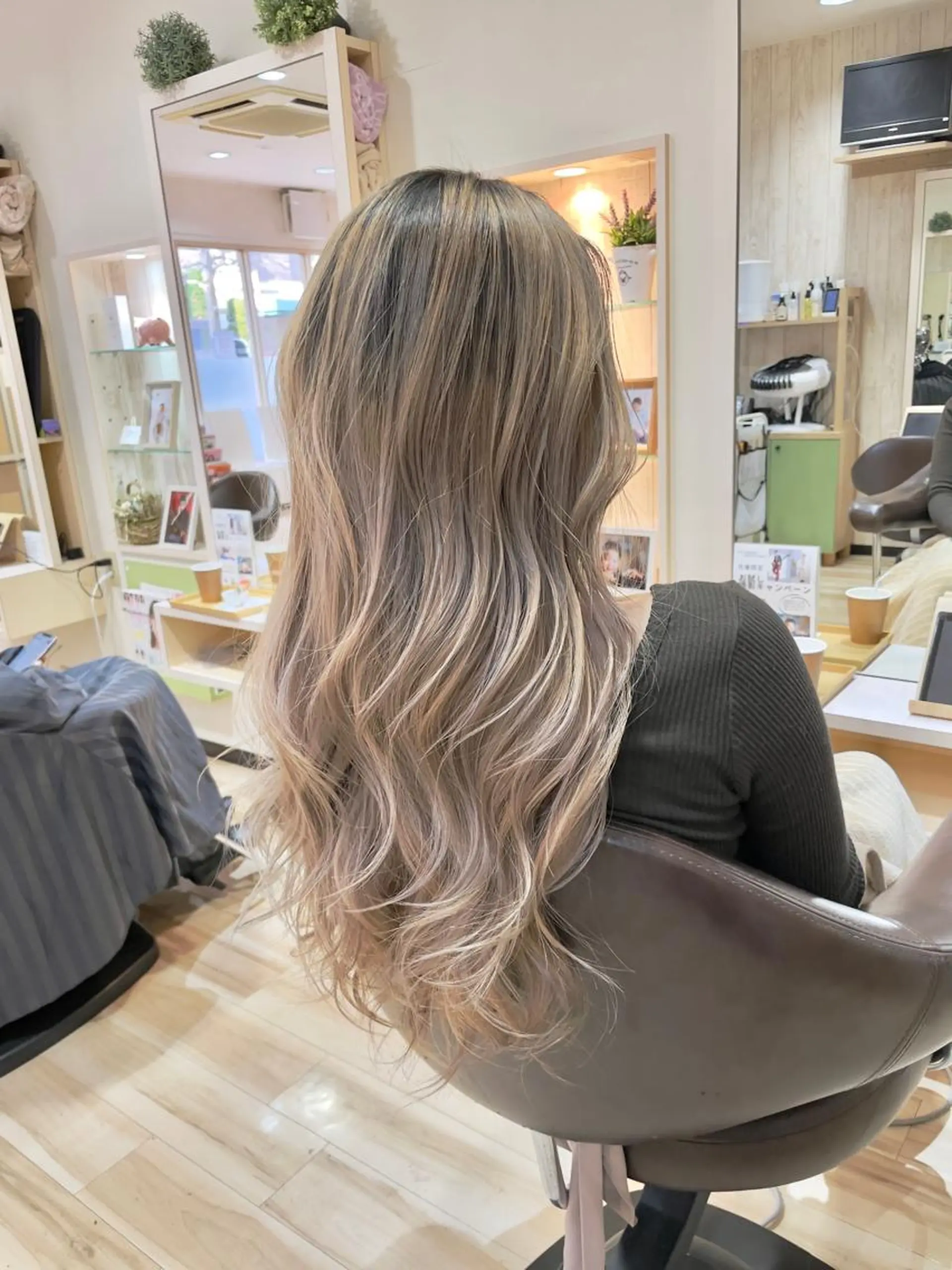 ロング カラー バレイヤージュ ベージュカラー ブリーチ ブルーカラー ケアブリーチ 🌈派手髪ハイトーン 🌈鈴木亮太🌈のヘアスタイル