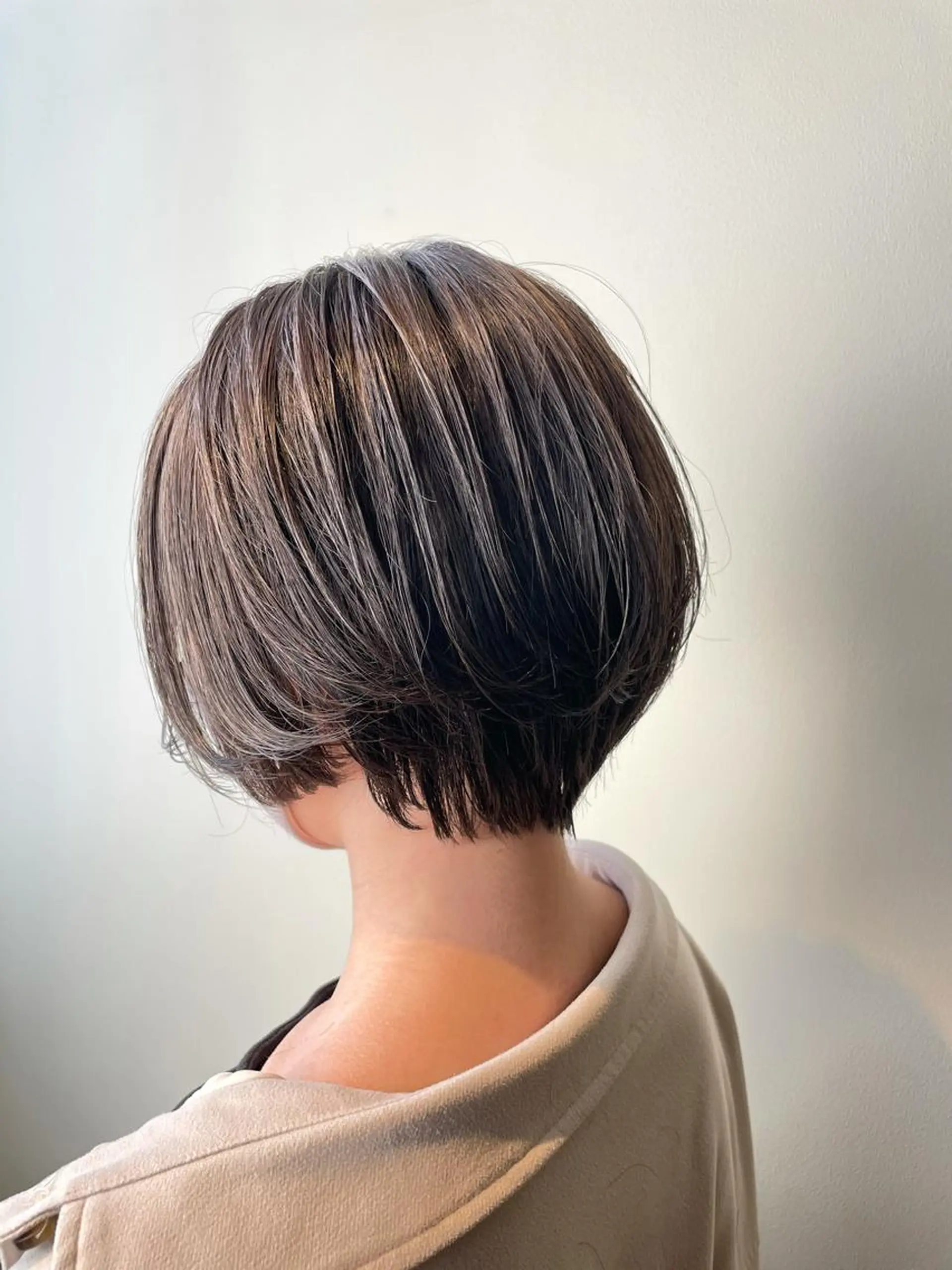 ショート カラー グレージュ カット ヘアカラー トリートメント レイヤー/艶カラー 🫧守利のヘアスタイル