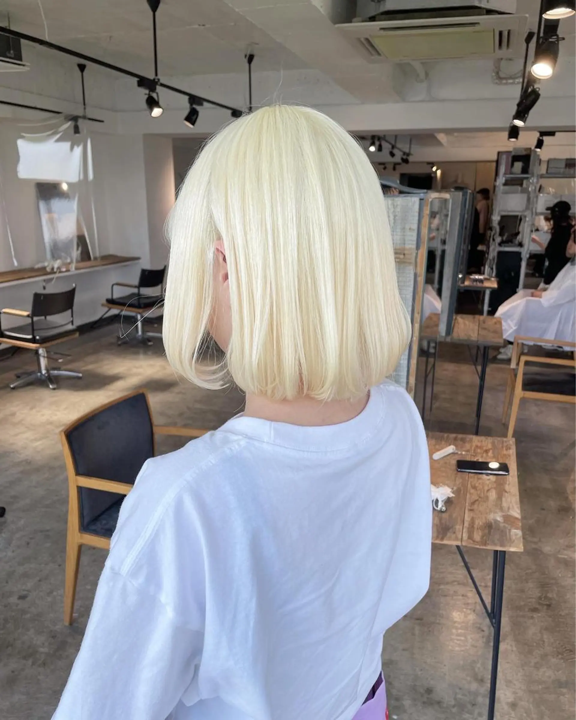 ミディアム カラー ブロンド ホワイトブロンド ヘアカラー トリートメント ハイトーン/レイヤー /ケアブリーチ石川治のヘアスタイル