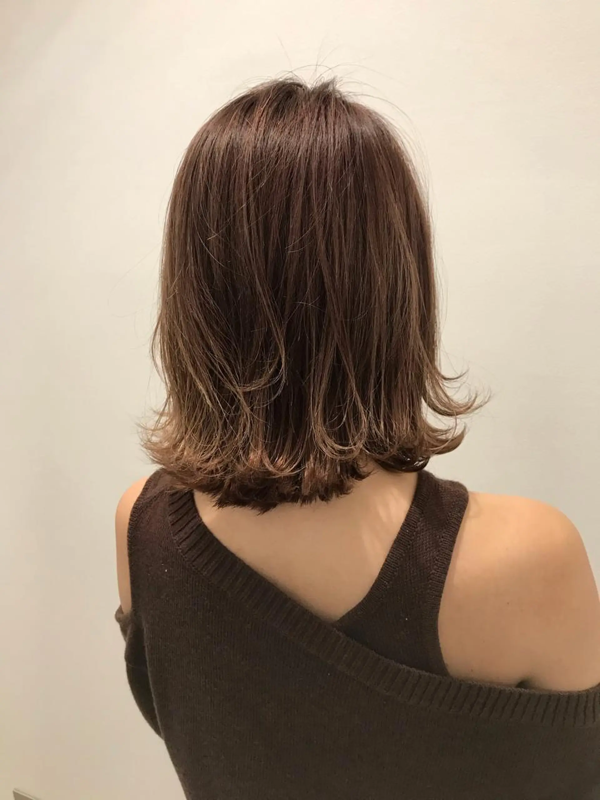 ミディアム 外ハネヘア 大山 晃介のヘアスタイル