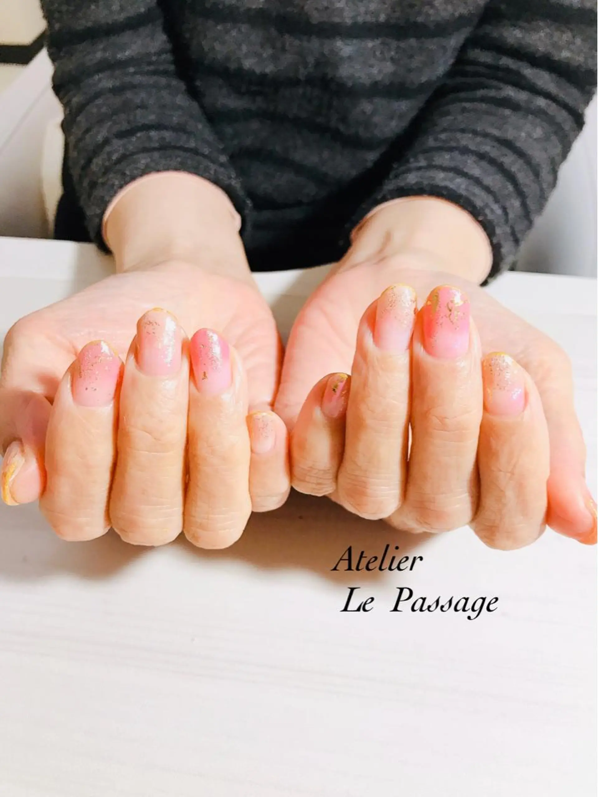 ネイル フラワーネイル ジェルネイル オフィスネイル パラジェル シンプルネイル Atelier Le Passage所属・h nakatsukaのネイルデザイン