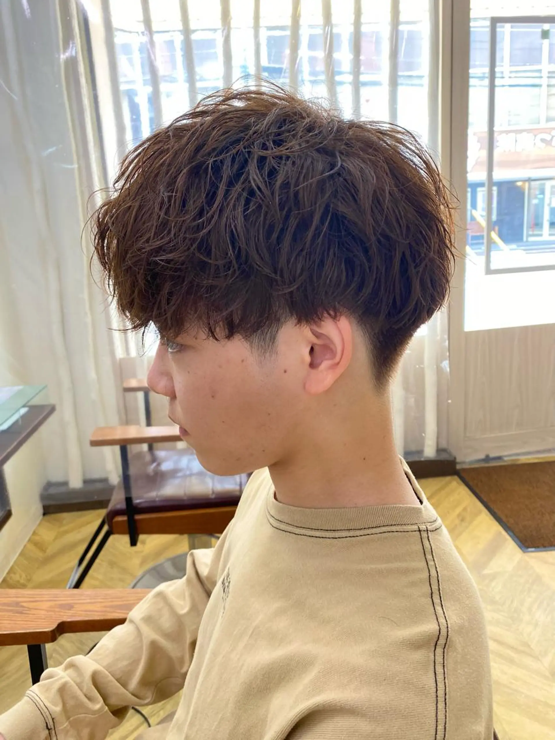 メンズ カット パーマ 柏のセンターパート のプロ関口 柊太のヘアスタイル