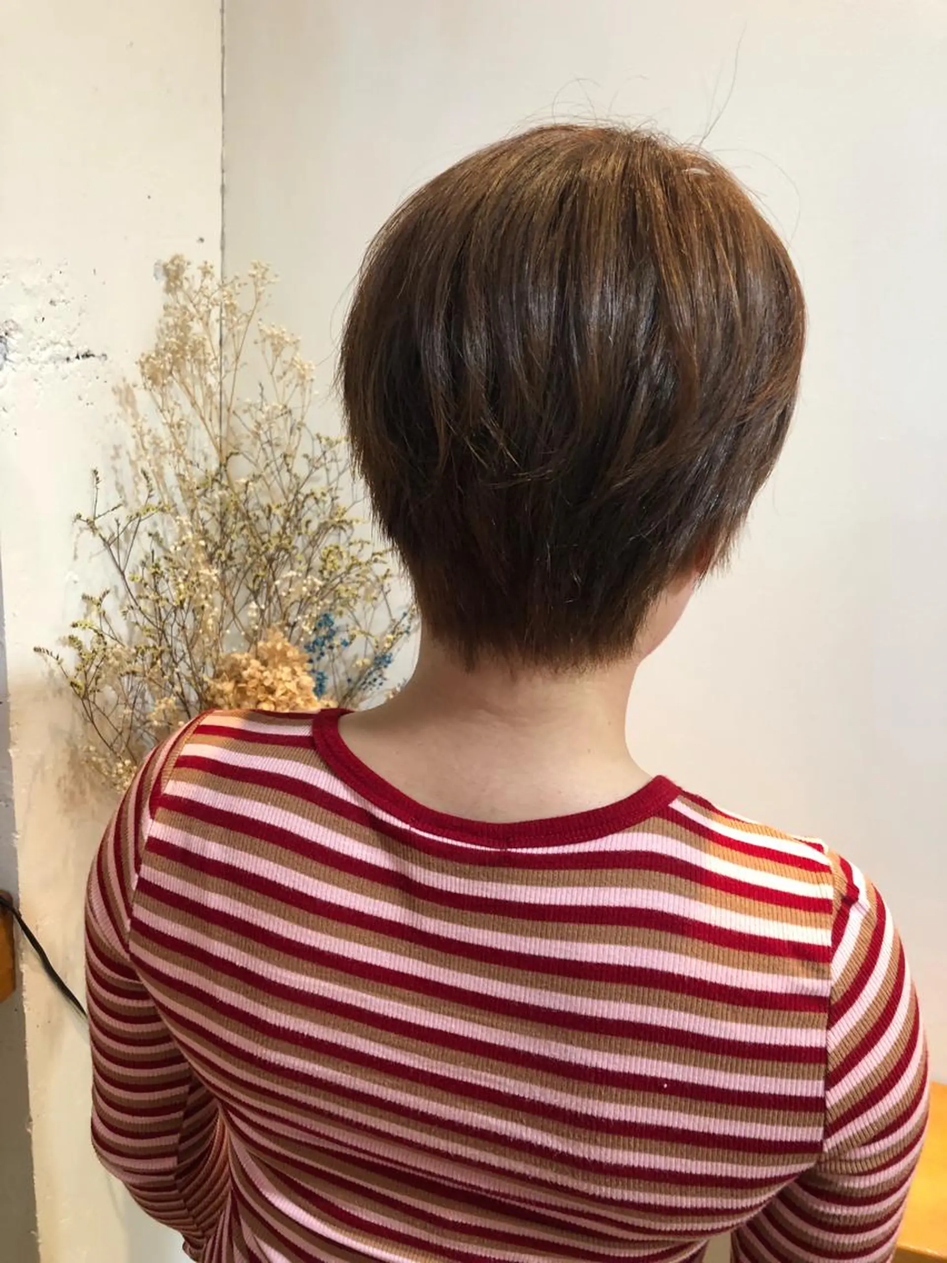 ショート カラー MIOベージュカラー 柔らかいカラーのヘアスタイル