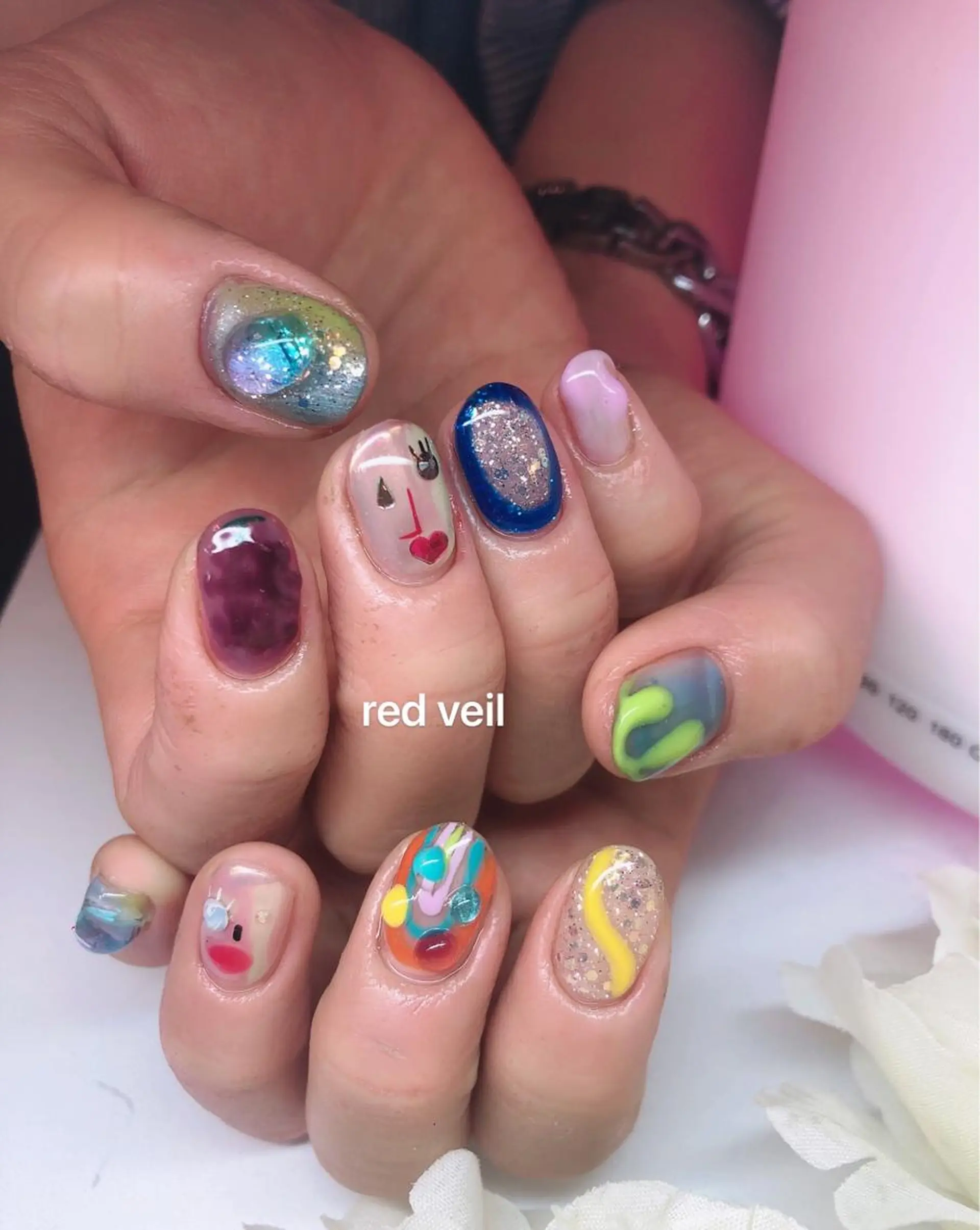 ミディアム ネイル ハンドネイル 長さ出し専門 nynaのネイルデザイン