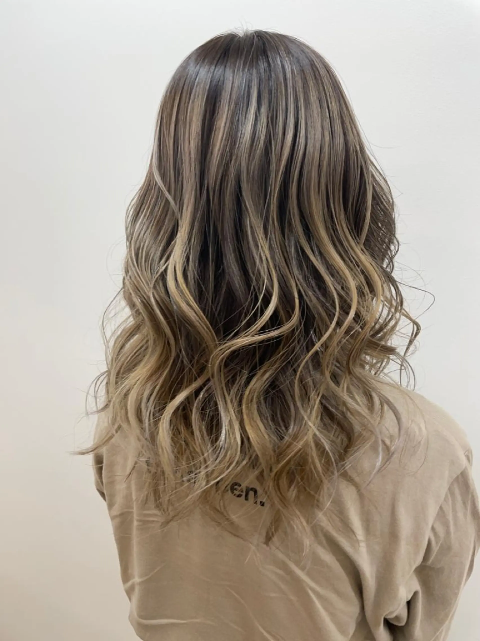 セミロング eL HAIR SALON なんば店所属・ブリーチカラー特化 /焼田貴明のヘアスタイル