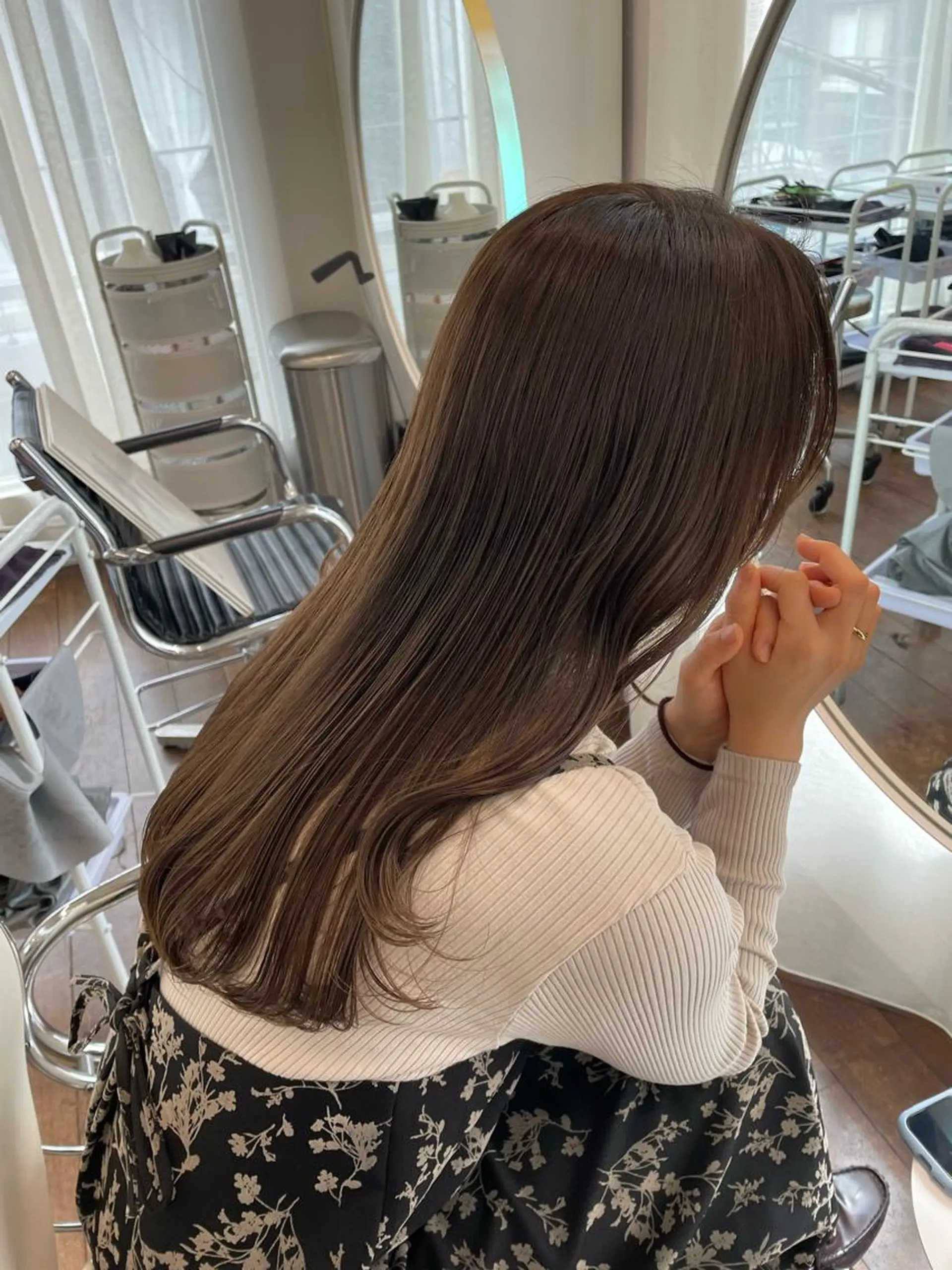 ロング カラー ブリーチ 透明感カラー ダブルカラー グレージュ ブリーチなしカラー カット ヘアカラー トリートメント レイヤーカット🎀 kanaのヘアスタイル