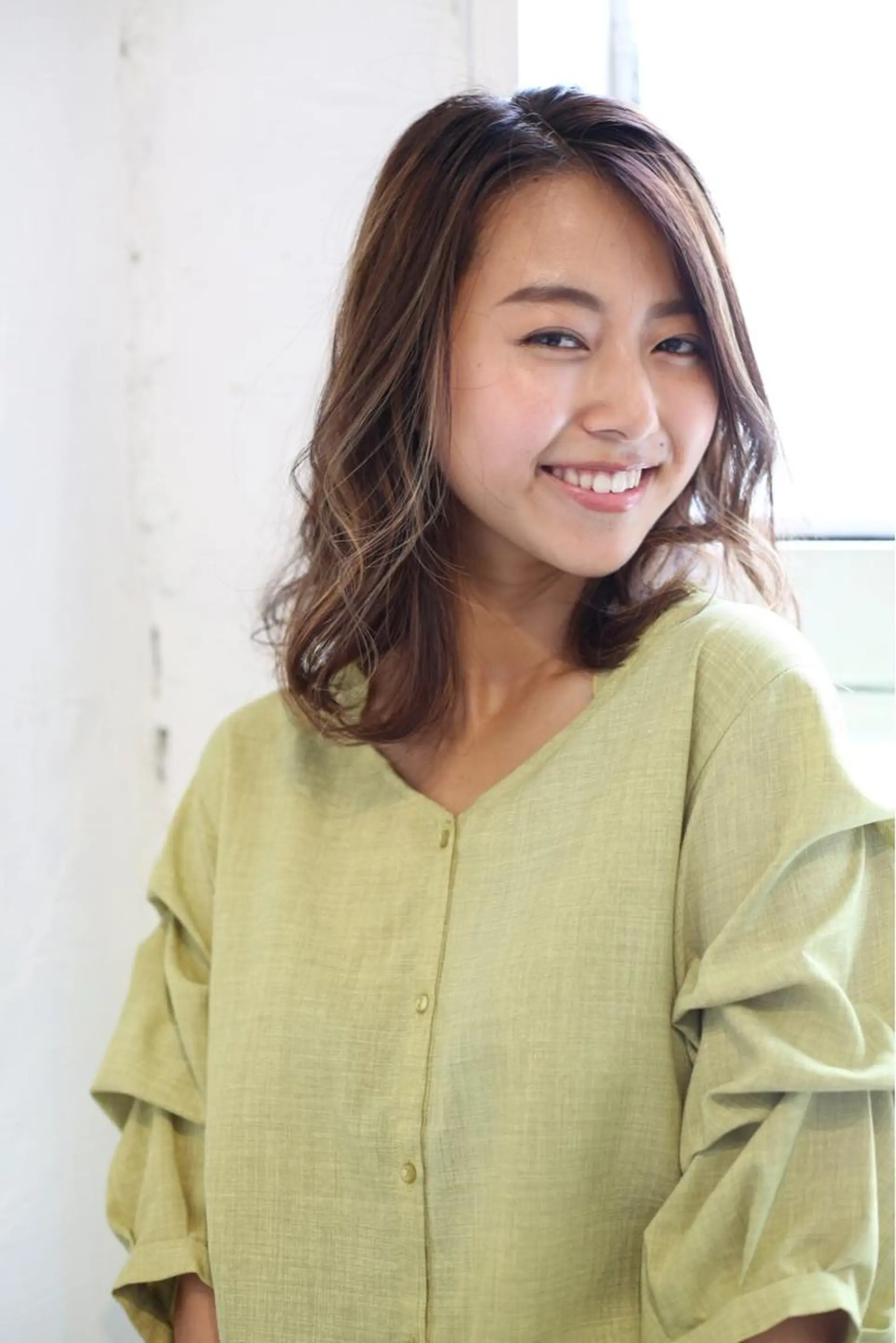 セミロング カラー パーマ 野崎 ひかりのヘアスタイル