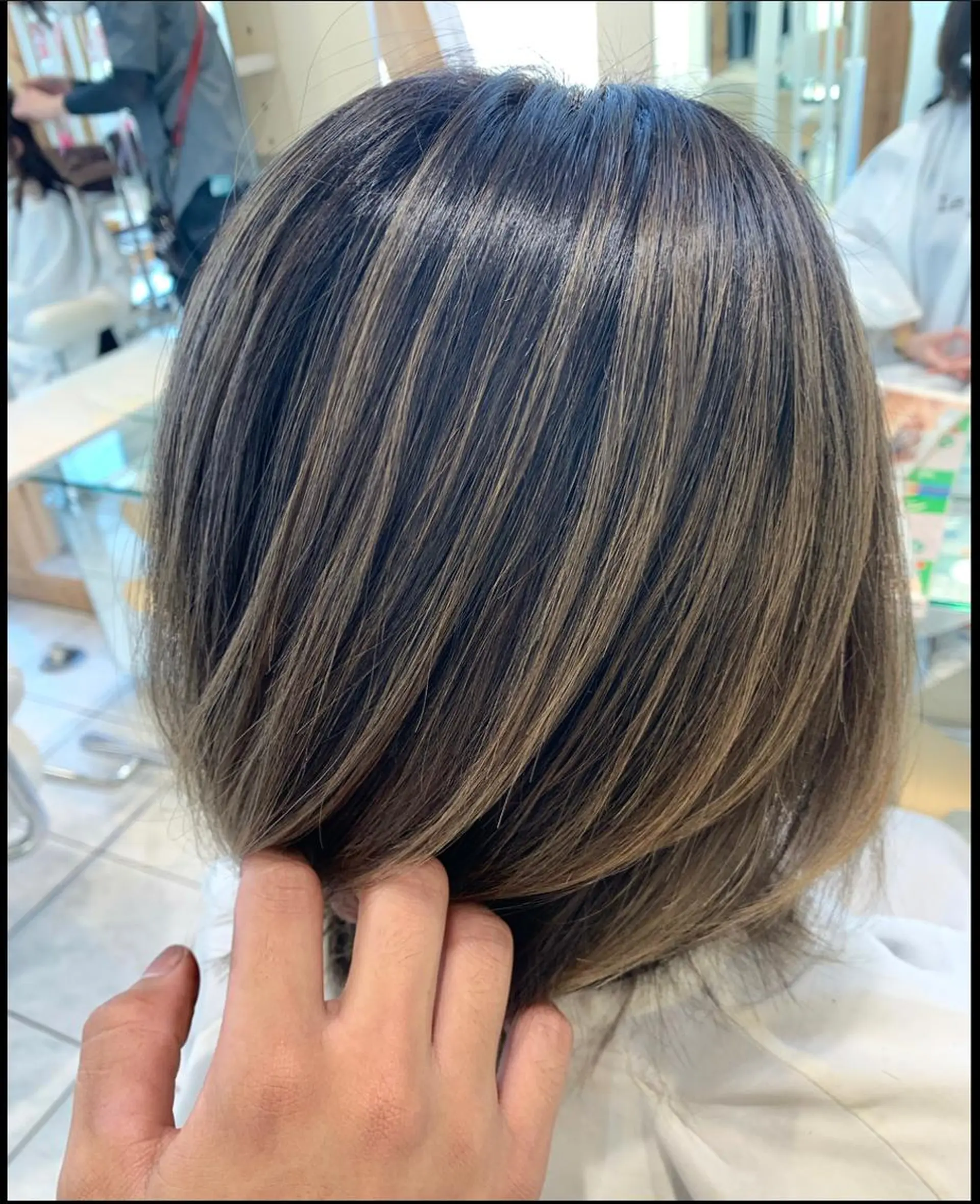 ミディアム 山下竣介 ヘアカラー専門美容師のヘアスタイル