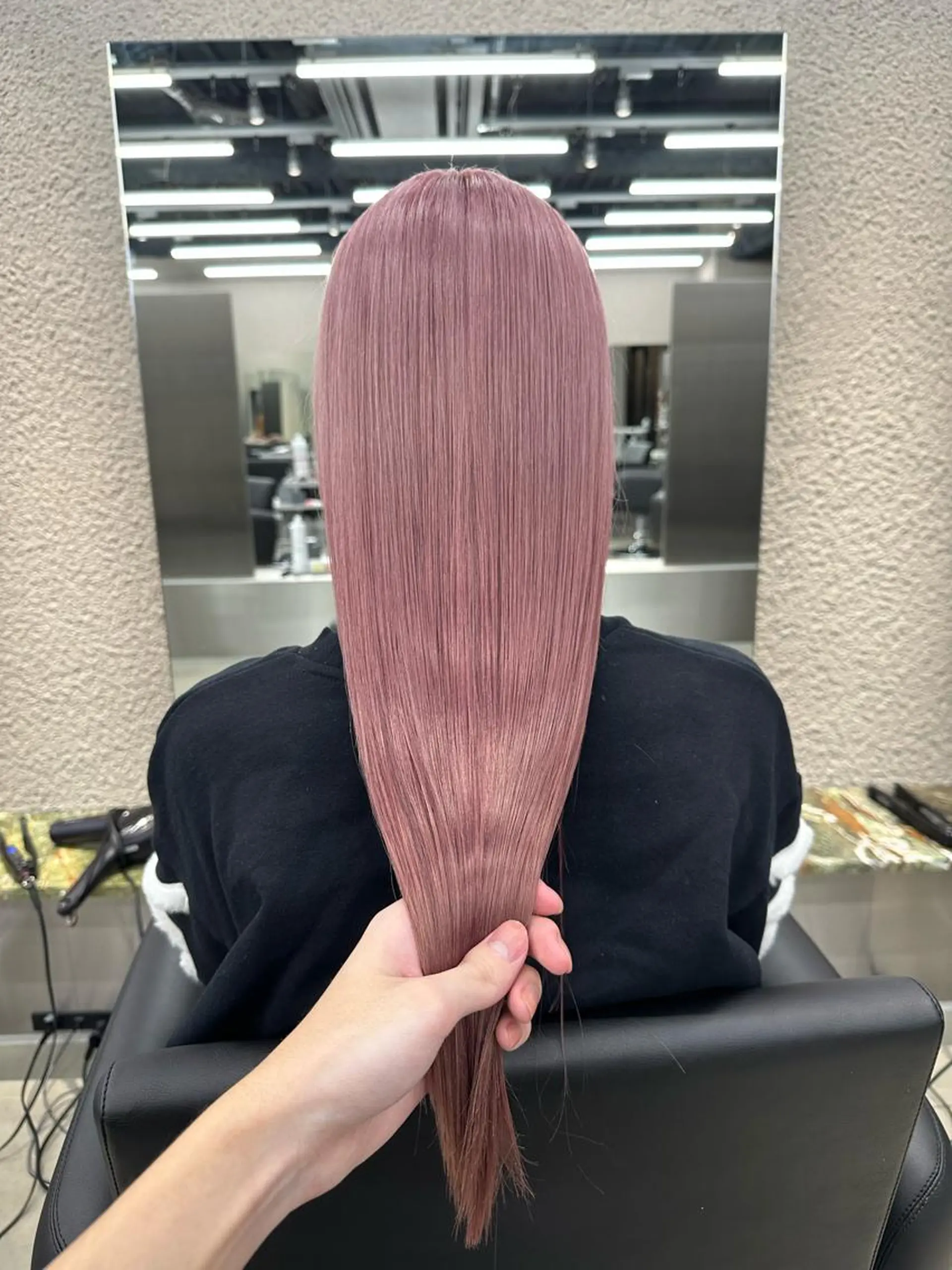 セミロング カラー ピンクカラー ホワイトピンク カット ヘアカラー トリートメント 鈴木/ミルクティー/ ブリーチ/ボブ/のヘアスタイル