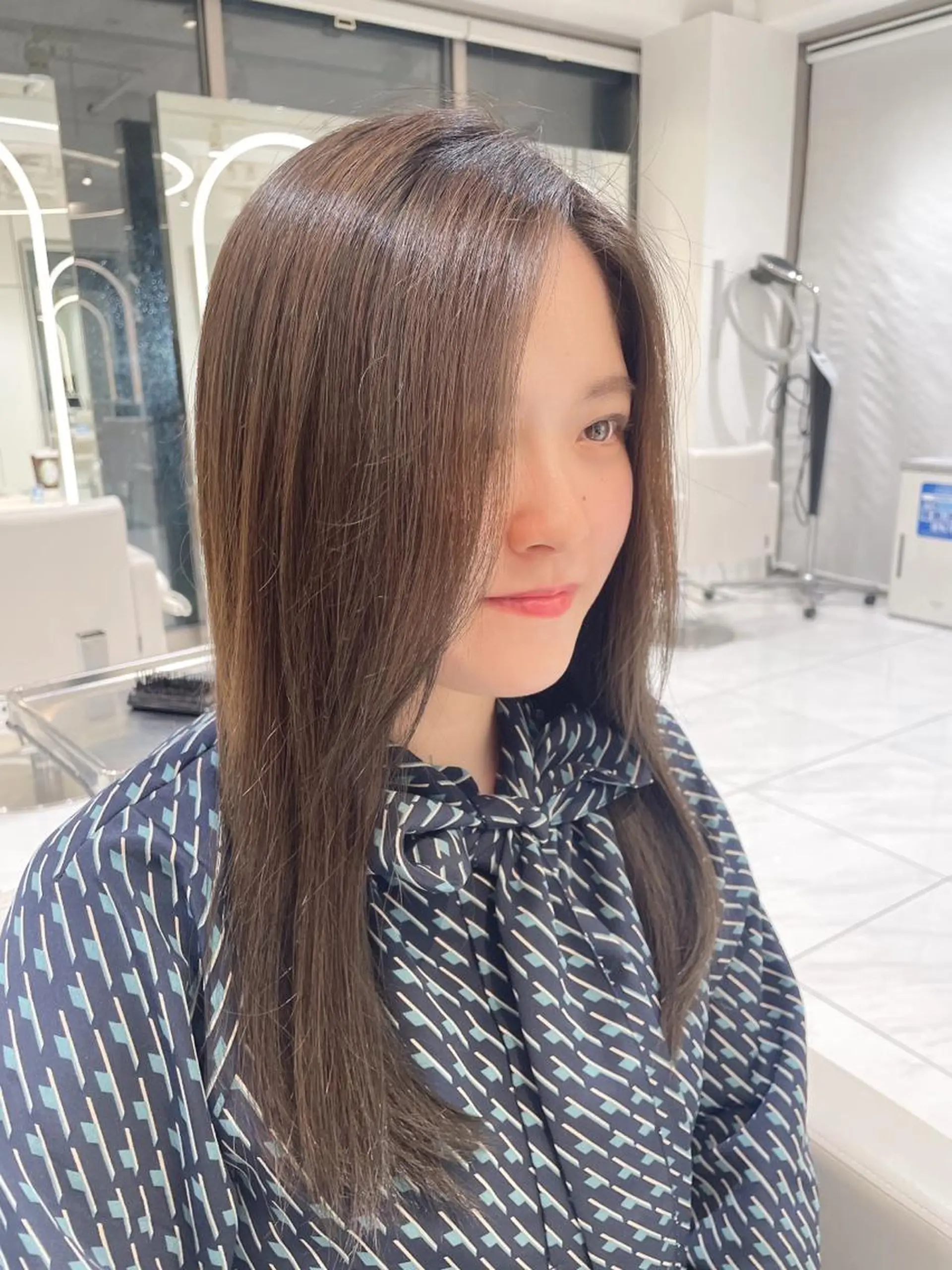 ロング カラー ベージュカラー オリーブベージュ HARUKI MINATO Japan FUKUOKA所属・秋屋 美々梨のヘアスタイル