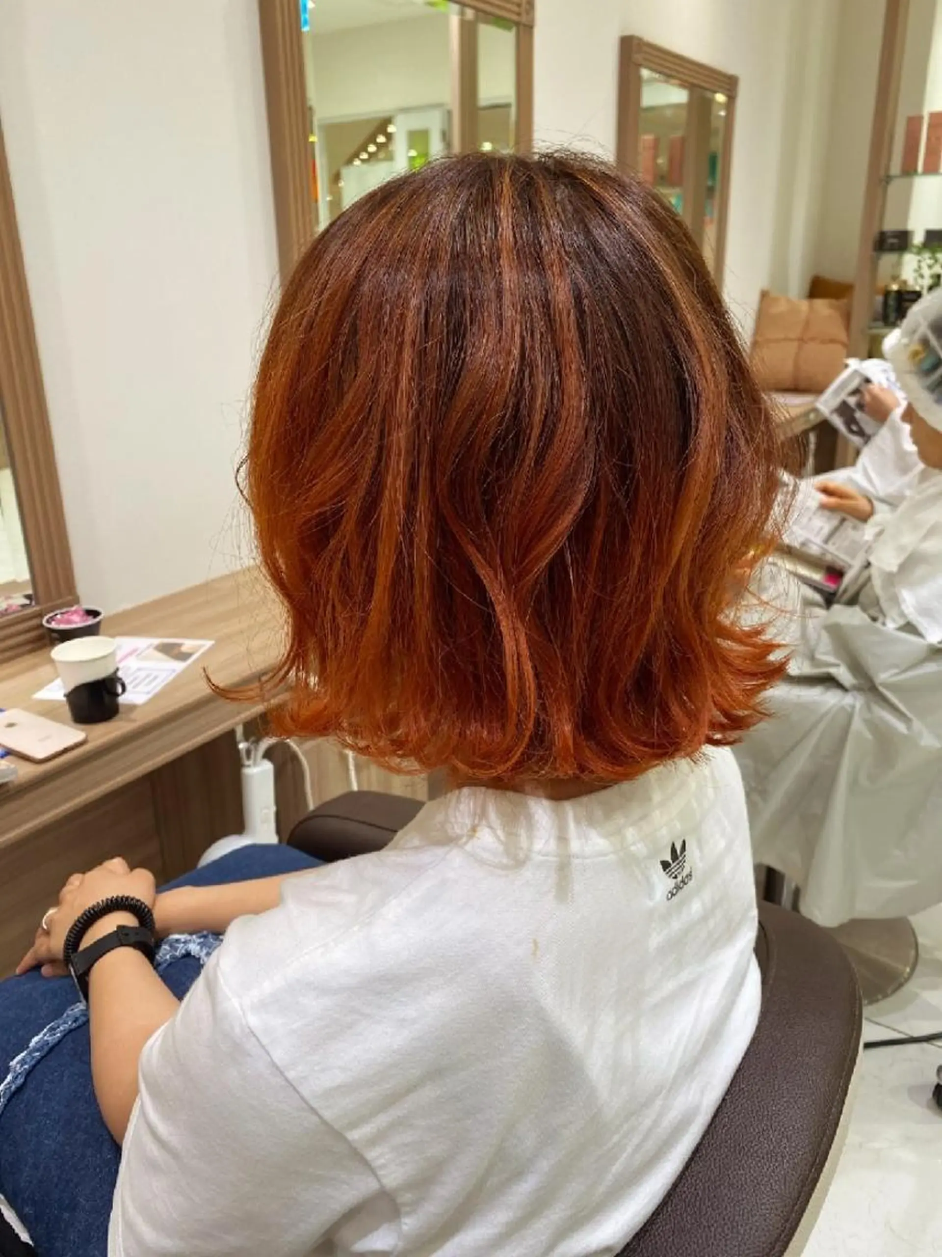 ショート カラー バレイヤージュ ブリーチ オレンジ レイヤーカット 中村 和貴のヘアスタイル