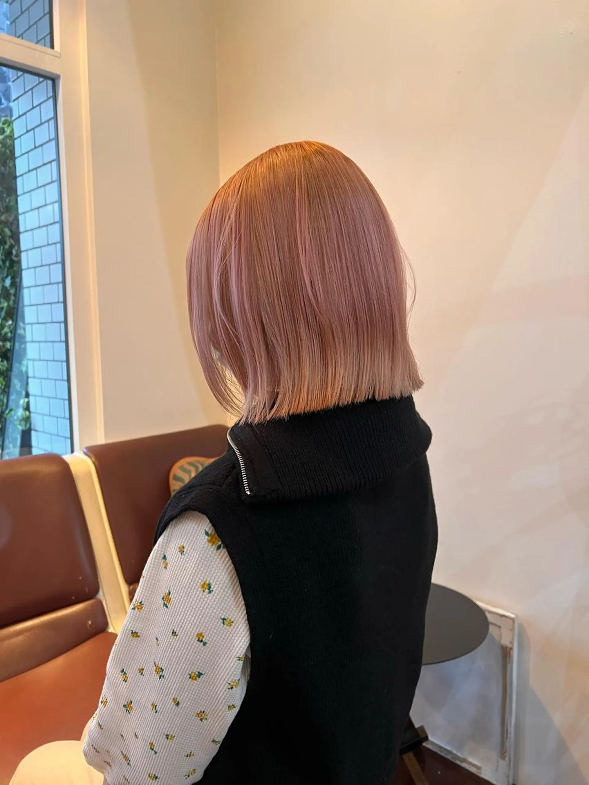 ショート カラー ブリーチ ケアブリーチ ピンクカラー カット ヘアカラー トリートメント 柔らかブラウン/顔周 りレイヤー♡ユウシのヘアスタイル