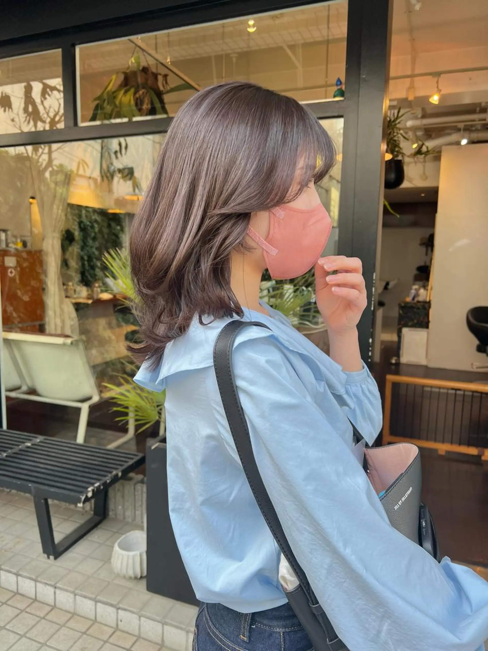 ミディアム カラー アッシュ アッシュブラウン ブラウンカラー 韓国風ヘア レイヤーカット カット ヘアカラー トリートメント ヘッドスパ ヘアセット 柔らかブラウン/顔周 りレイヤー♡ユウシのヘアスタイル