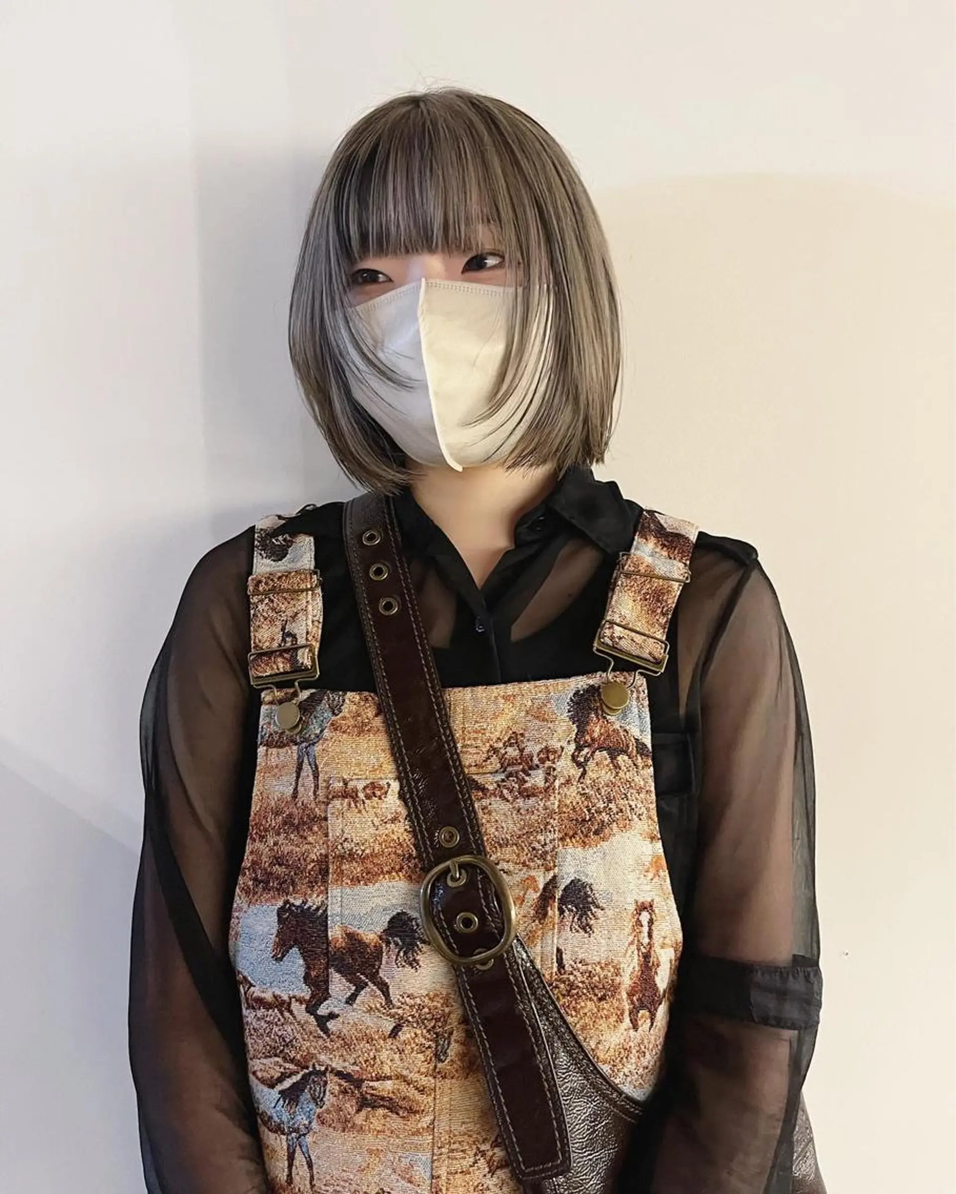 ショート カラー ブリーチ グレージュ ヘアカラー ケアブリーチ/ボブ/ honoのヘアスタイル