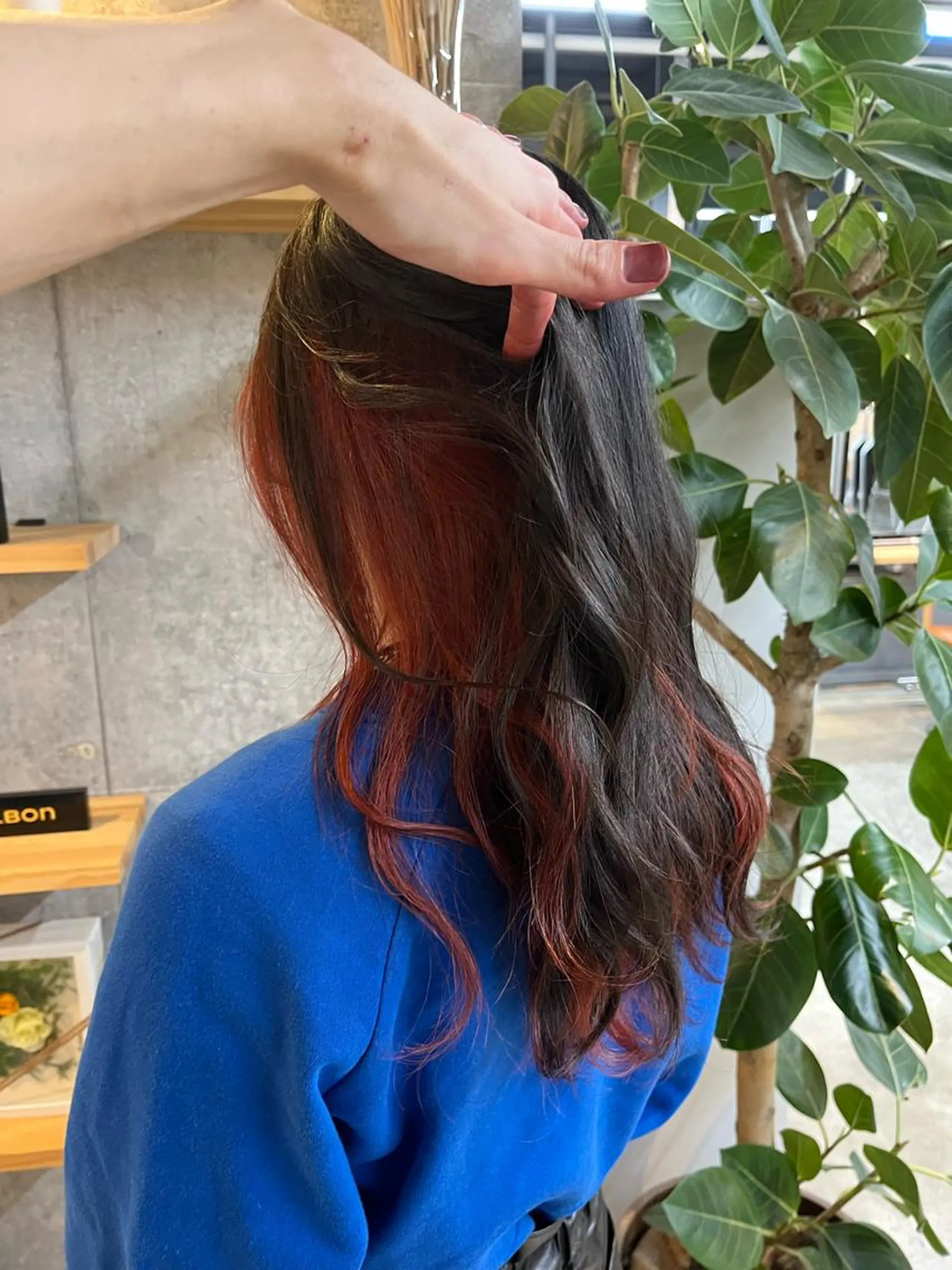 セミロング カラー ハイトーンカラ ー/小川のヘアスタイル