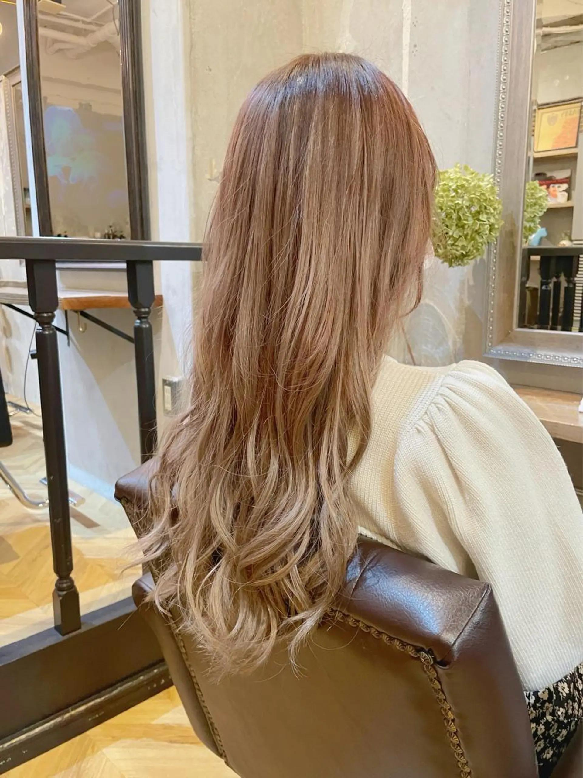 ロング カラー シールエクステ ミストバング ベージュカラー ブリーチ ダブルカラー カット ヘアカラー エクステ エクステ指名No.1 【店長】橘田のヘアスタイル
