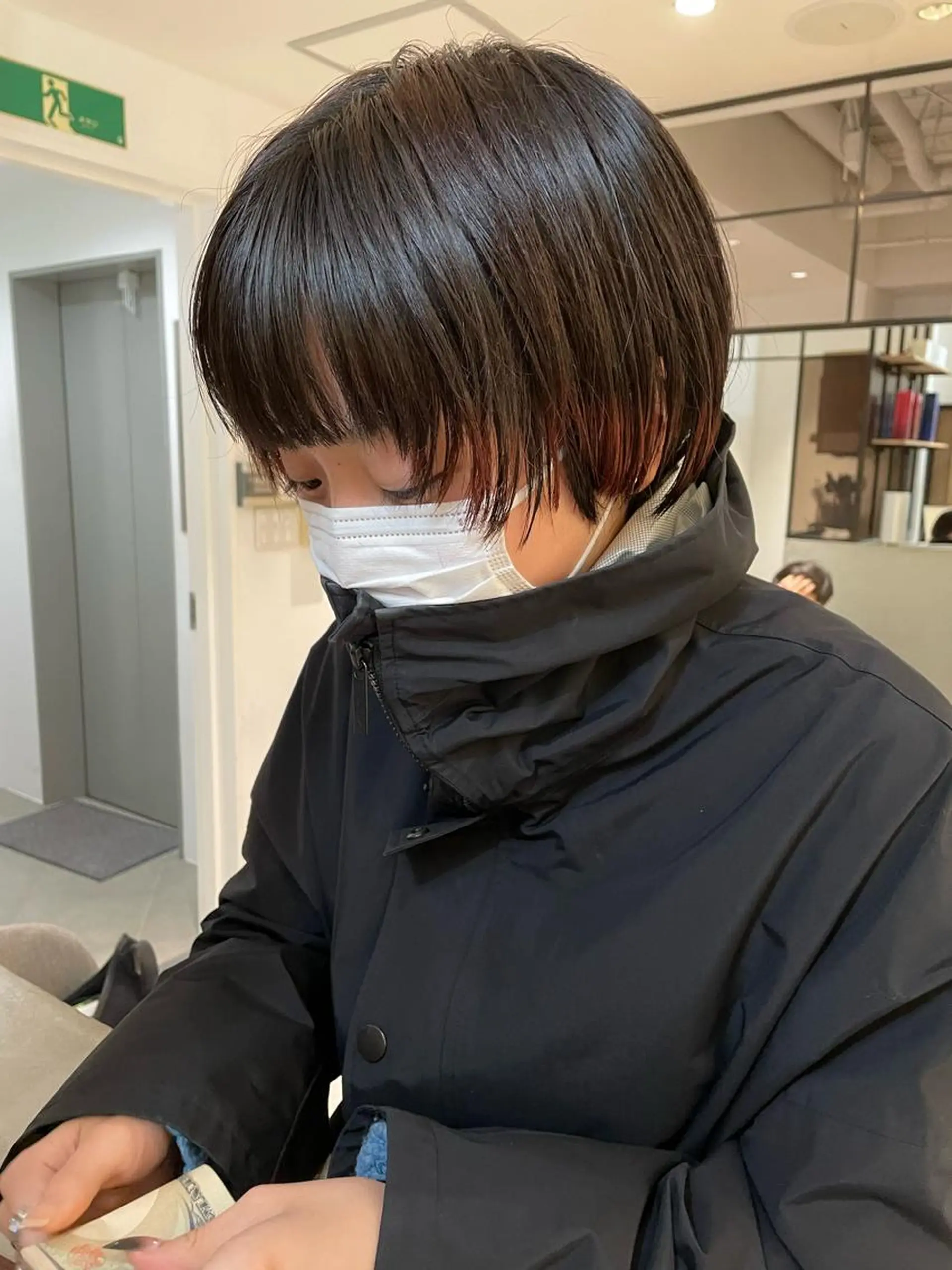 ショート カラー ブリーチ ケアブリーチ カット ヘアカラー トリートメント Loom.所属・村上雅人 ナチュラルモードのヘアスタイル