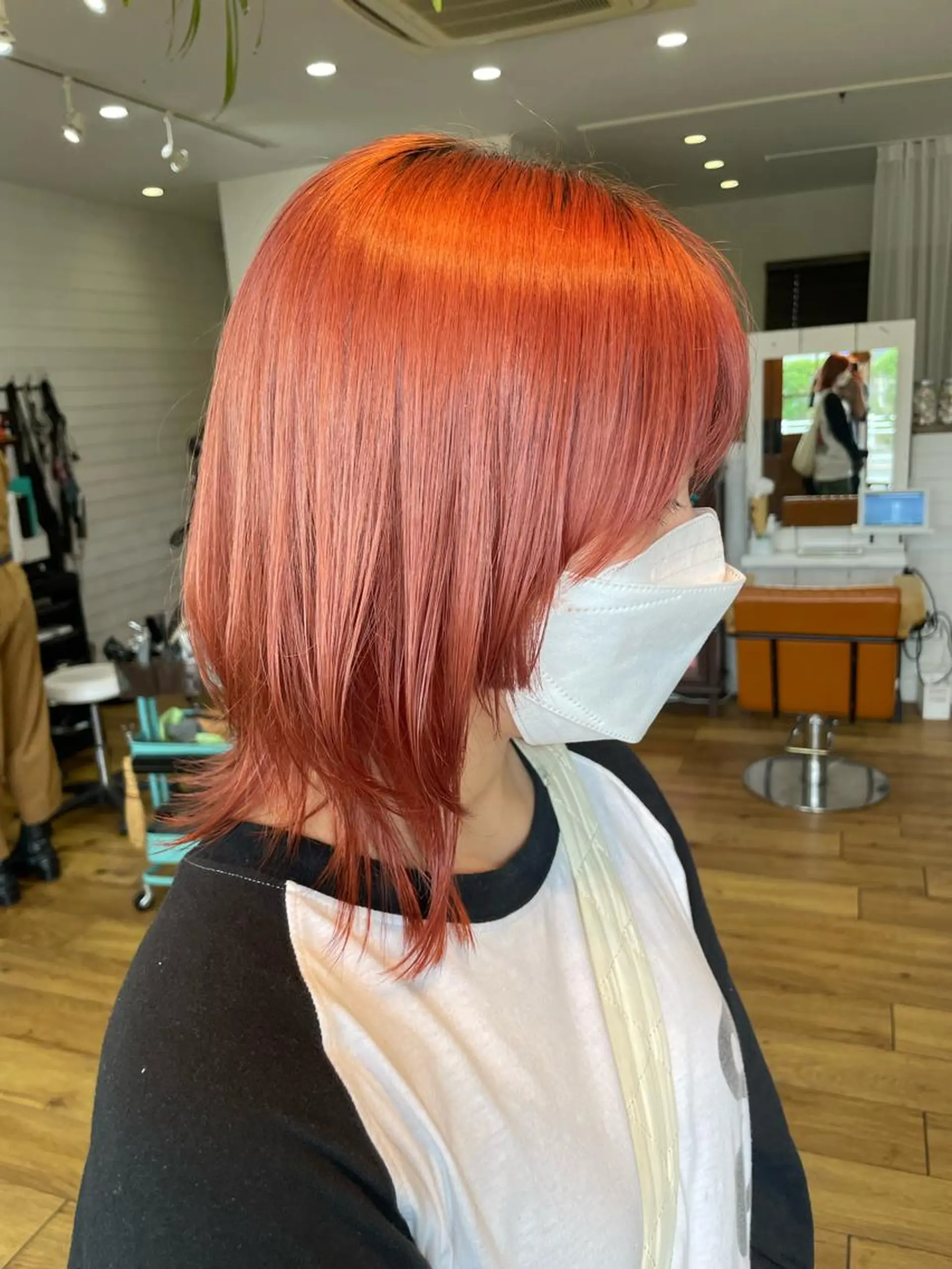 ミディアム カラー オレンジ ウルフカット 奥田 誠司のヘアスタイル