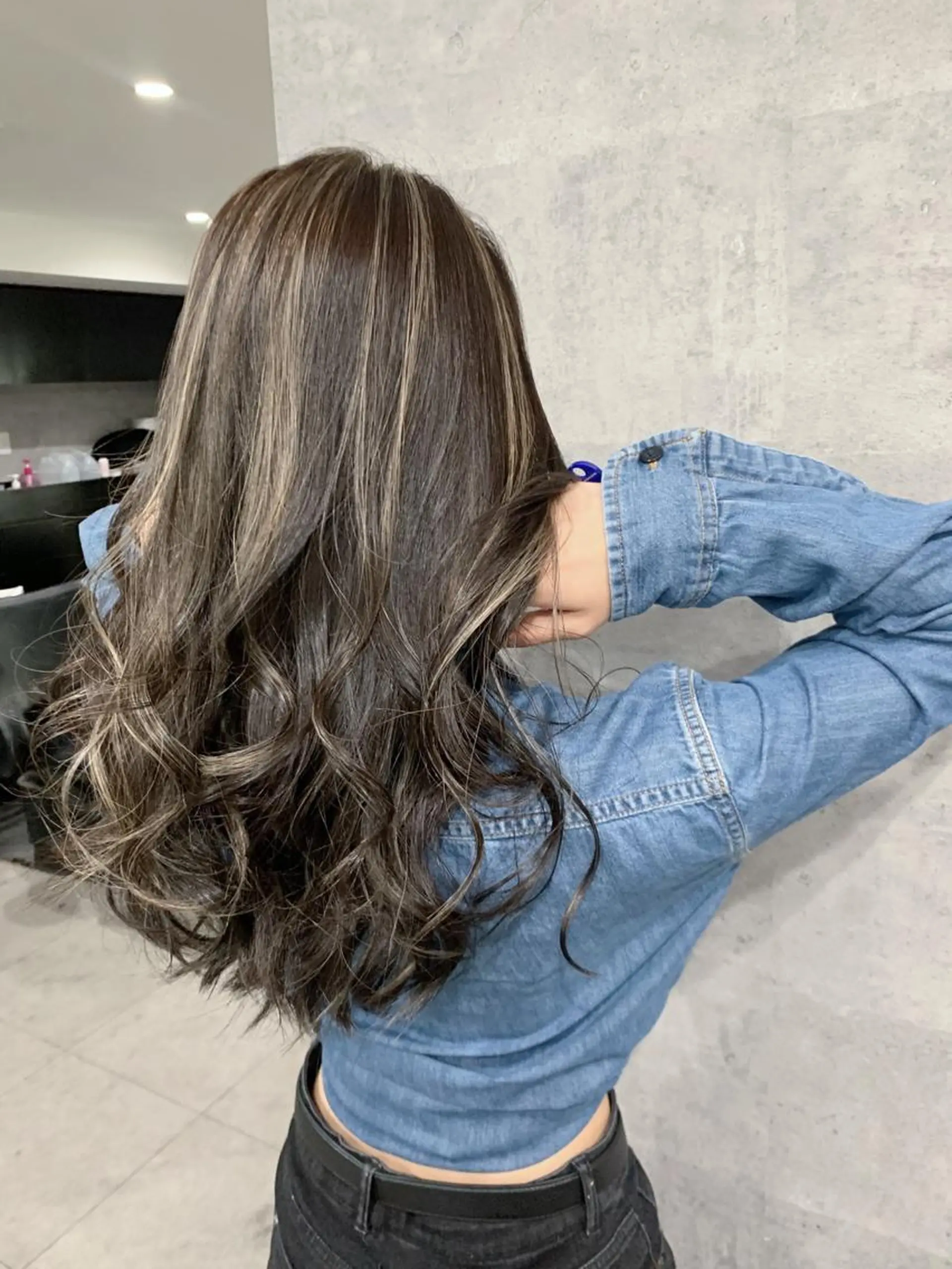 ロング カラー ブリーチ ハイライトカラー ハイライト _WHITE 天神店 YUMEKA🐻のヘアスタイル