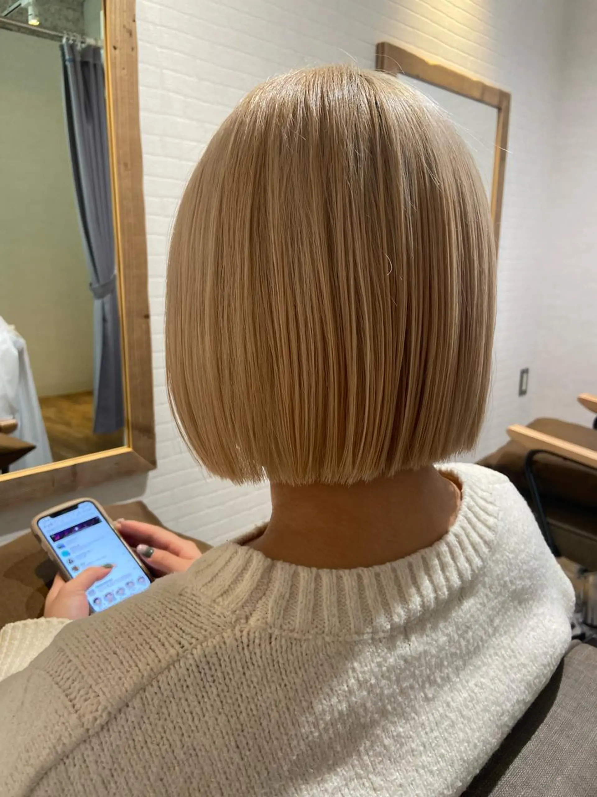 ショート カラー 切りっぱなしボブ ボブ yond所属・ハラダ ヒナミのヘアスタイル