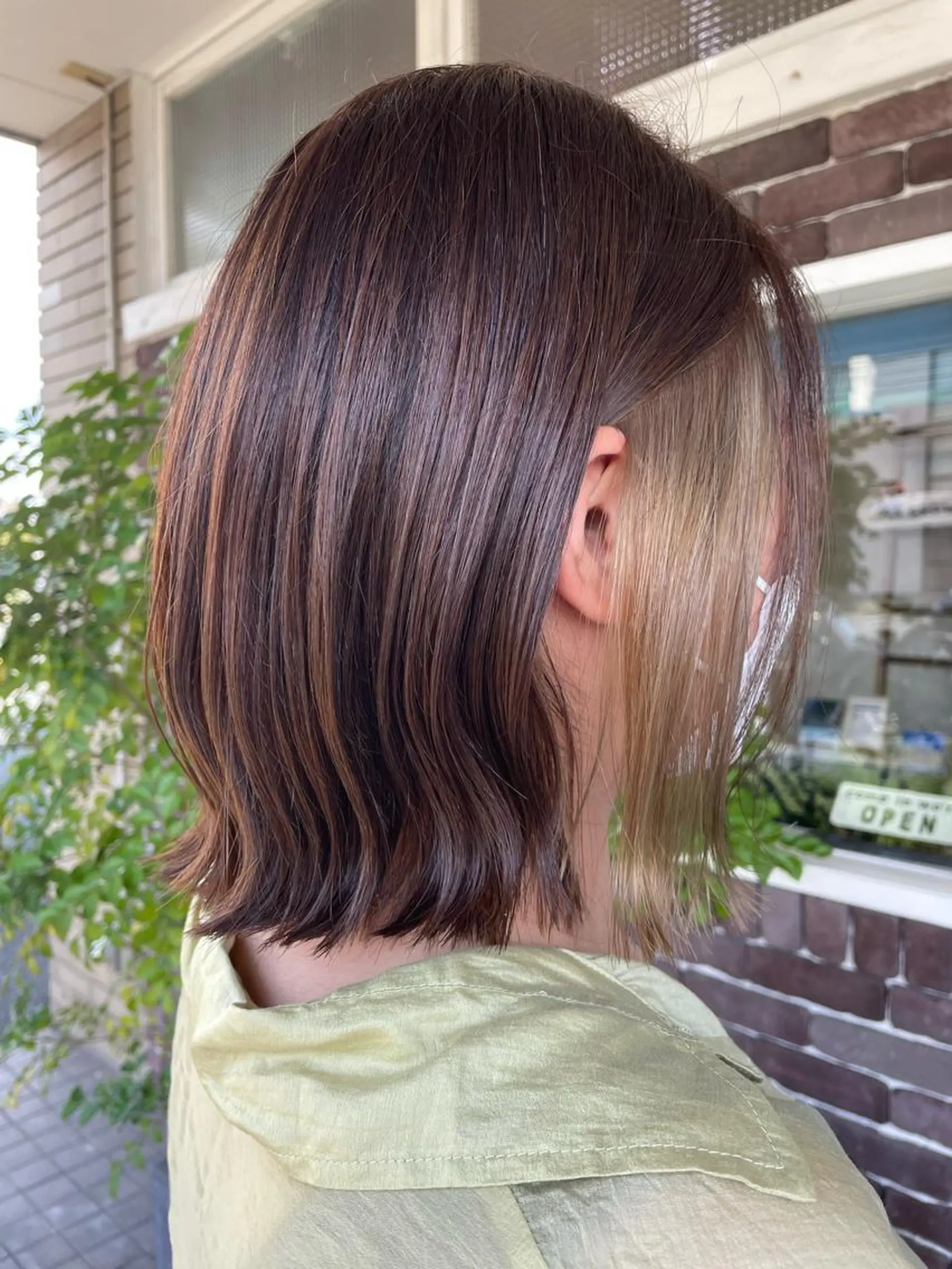 ミディアム カラー ブリーチ インナーカラー シルバー ASGROW'eclat(帯山店)所属・須惠 優理愛のヘアスタイル