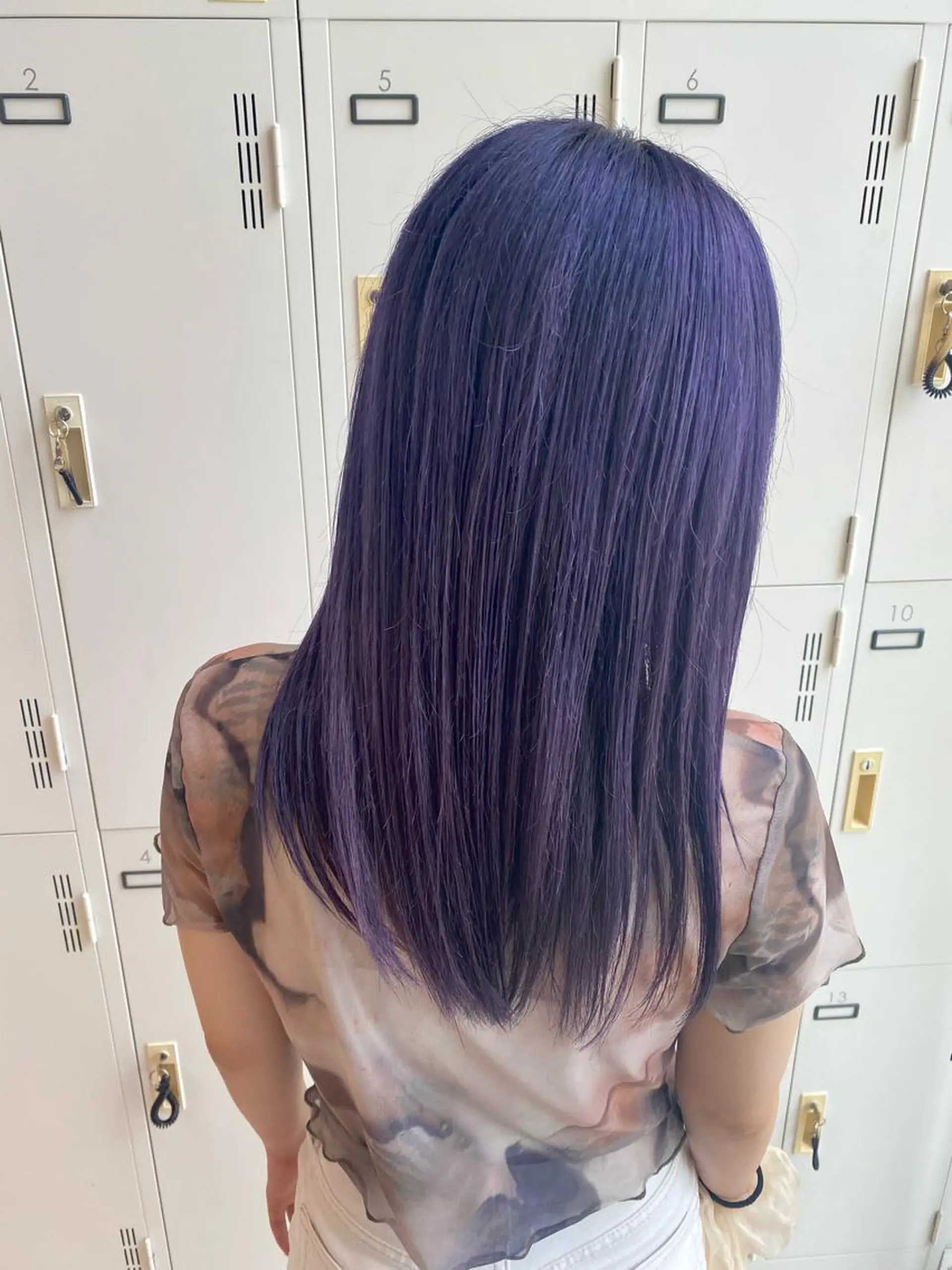 ロング カラー ブリーチ ディープラベンダー ラベンダーカラー ヘアカラー エクステ／インナー カラー 礒野朱里のヘアスタイル