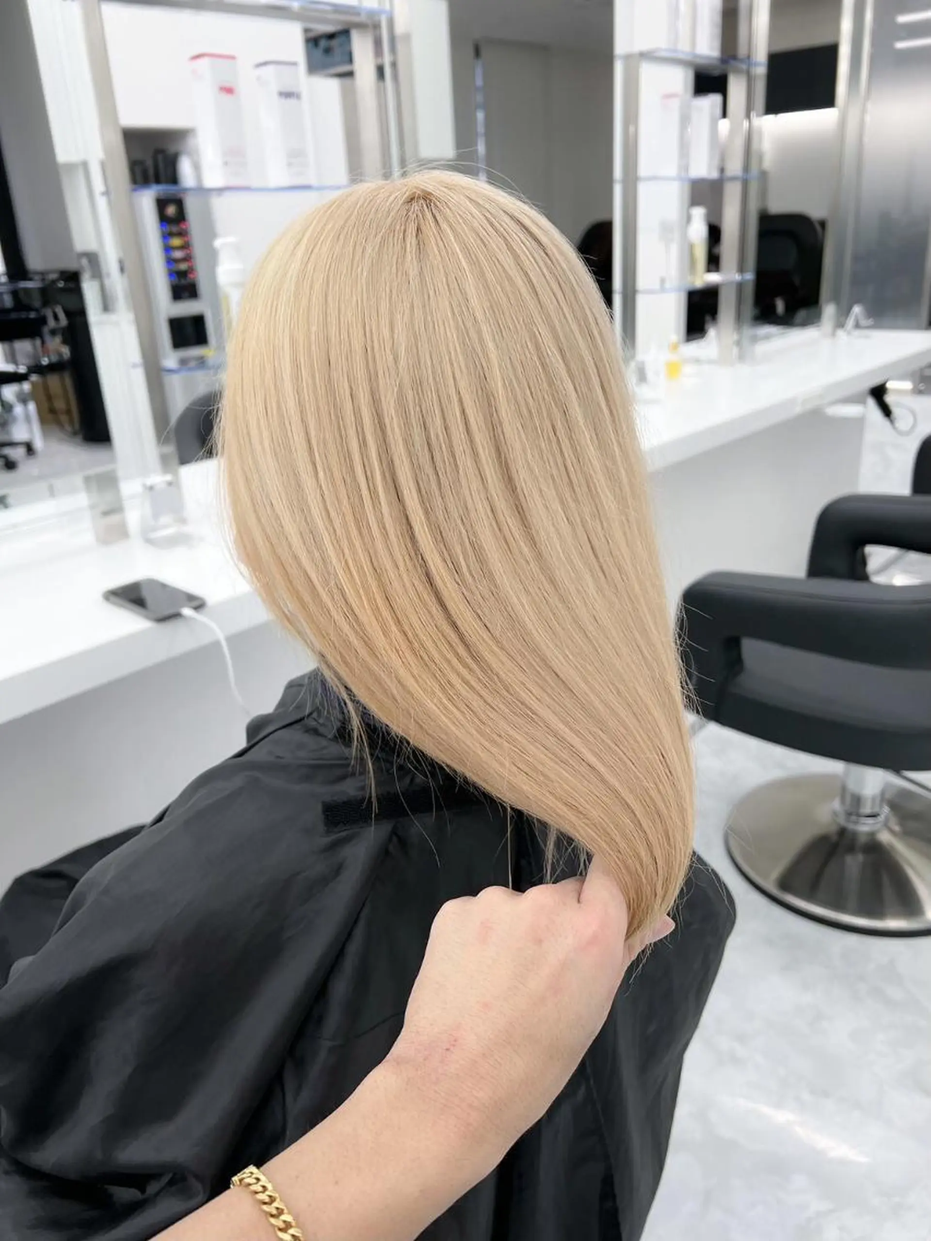 ロング カラー ヘアカラー トリートメント ヘッドスパ ヘアセット ❤︎ワンホンガーリー なハイトーンヘア❤︎のヘアスタイル