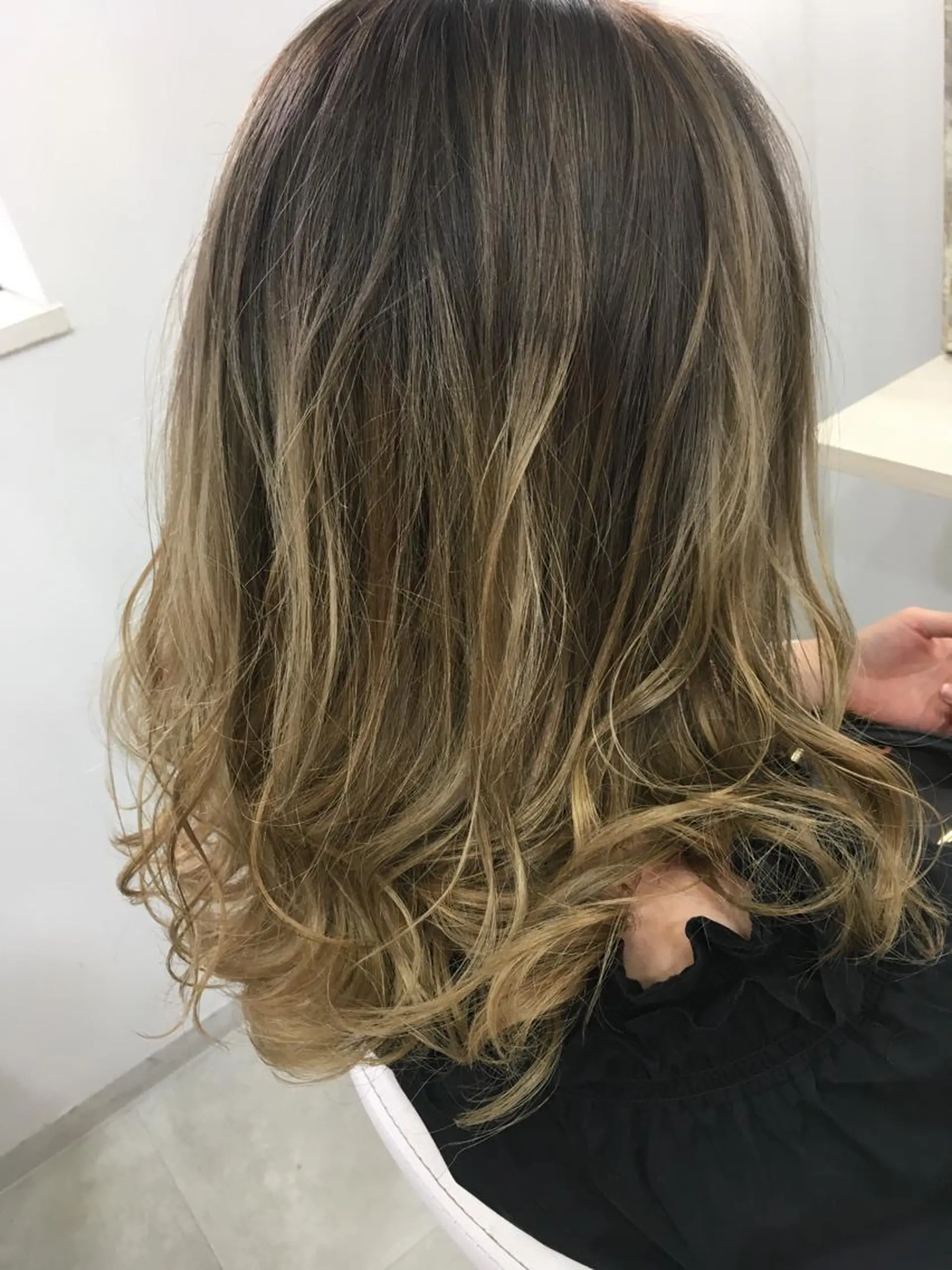 セミロング カラー グラデーションカラー 髪質改善 中川　翔のヘアスタイル