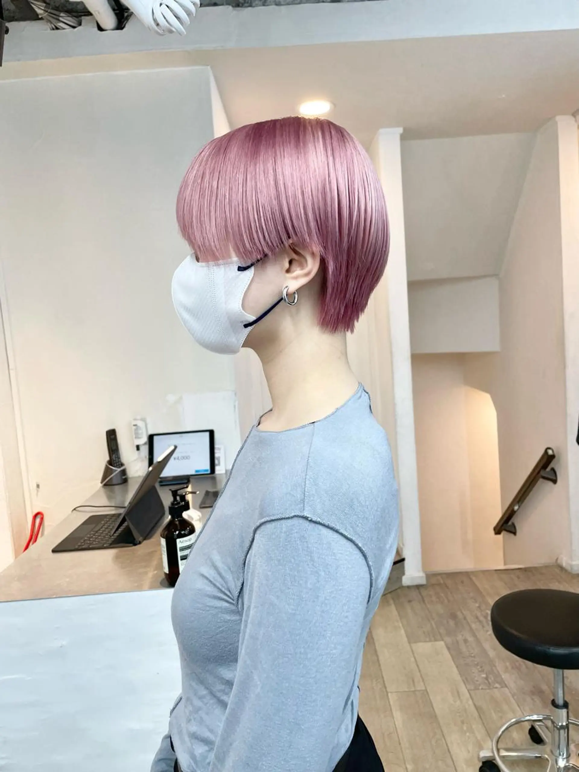 ショート カラー ピンクカラー ホワイトピンク ヘアカラー トリートメント ヘアセット ブロンド×ハイトーン ／遠藤将太のヘアスタイル