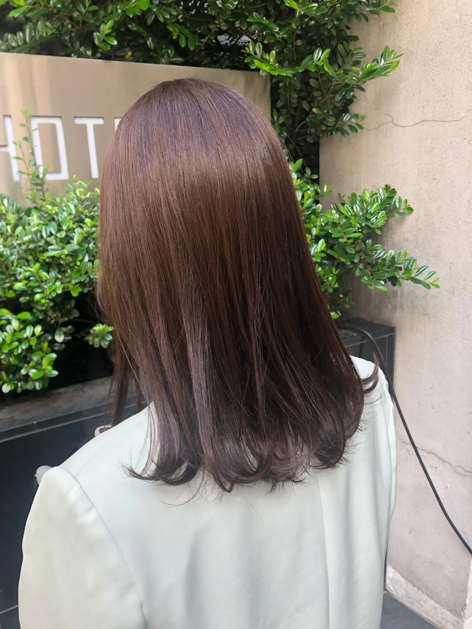 セミロング ラベンダーベージュ ボブ/縮毛矯正/ レイヤー/塚田のヘアスタイル