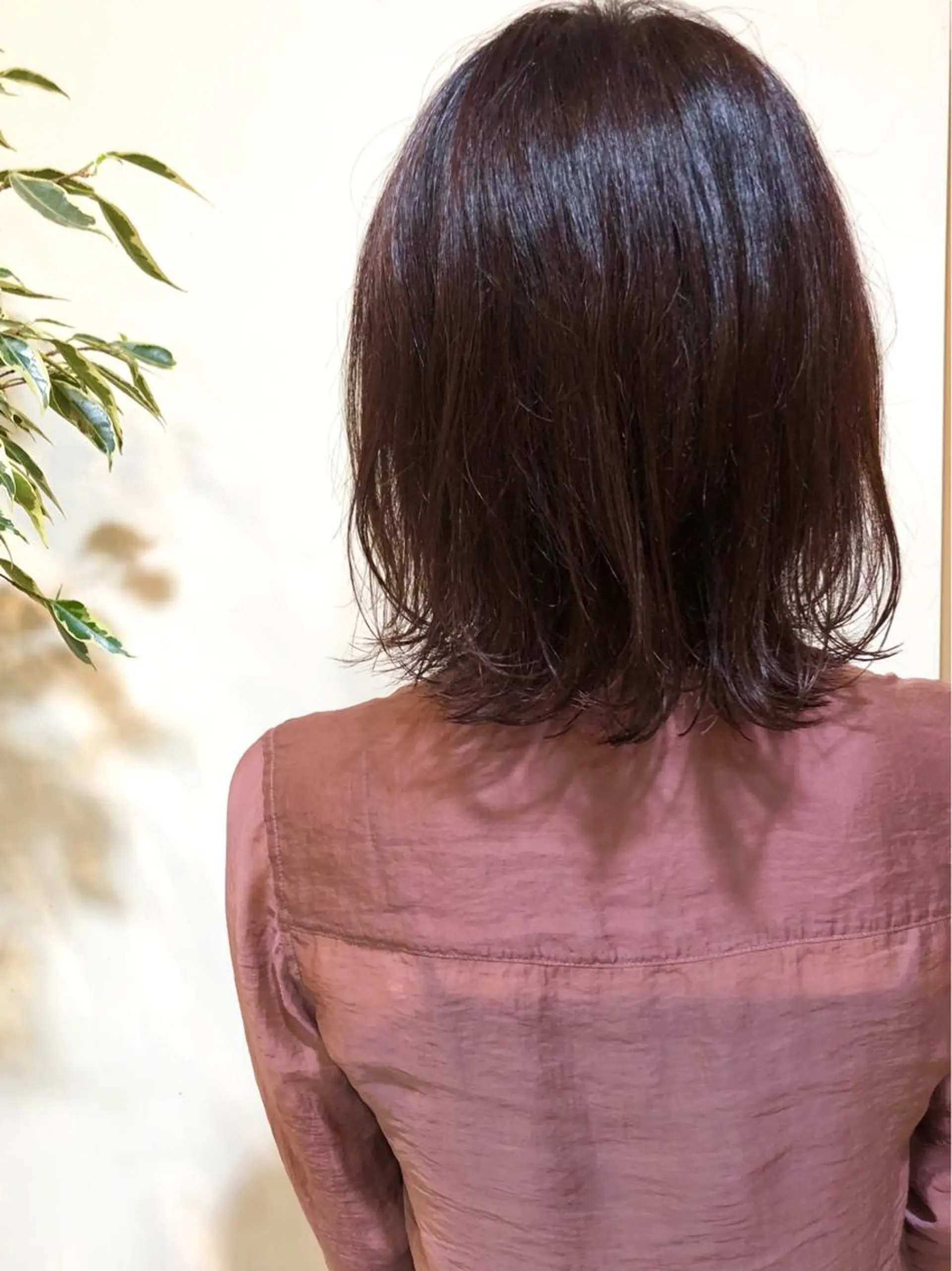 ミディアム カラー MIOベージュカラー 柔らかいカラーのヘアスタイル