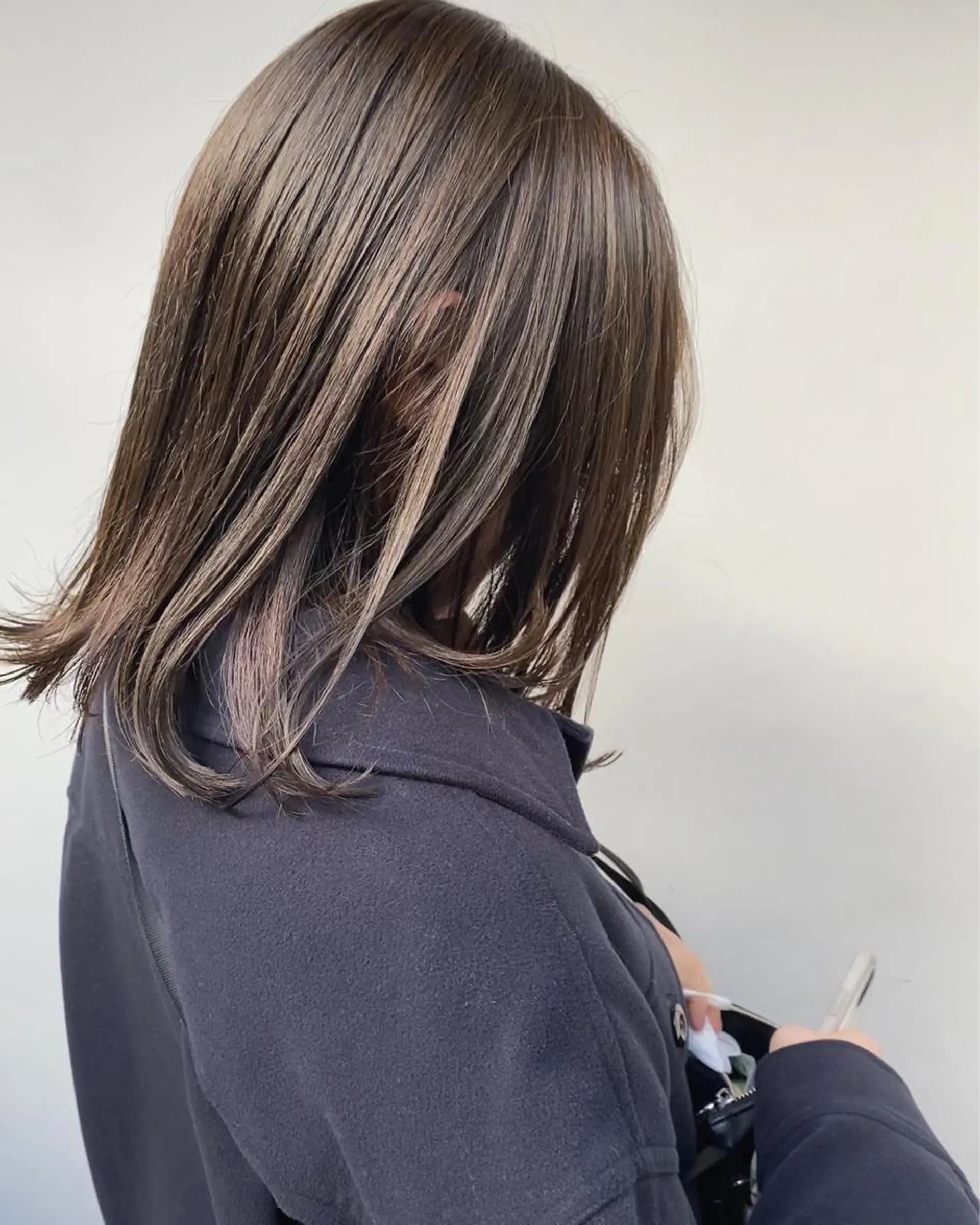 ミディアム カラー ブリーチ グレージュ ブリーチなしカラー tonari 梅田、中崎町のヘアスタイル