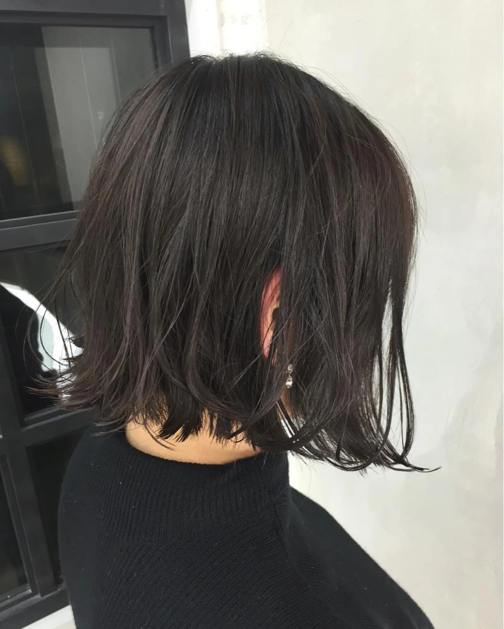 ショート ミディアム カラー TOMOYAレイヤー ブリーチ縮毛矯正のヘアスタイル